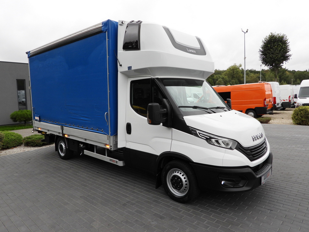 IVECO DAILY 35S18 TARPAULIN LIFT 8 PALLETS WEBASTO CRUISE CONTROL LED LIGHTS AIR CONDITIONING 180HP - Plachtová dodávka: obrázok 4 IVECO DAILY 35S18 TARPAULIN LIFT 8 PALLETS WEBASTO CRUISE CONTROL LED LIGHTS AIR CONDITIONING 180HP - Plachtová dodávka: obrázok 4