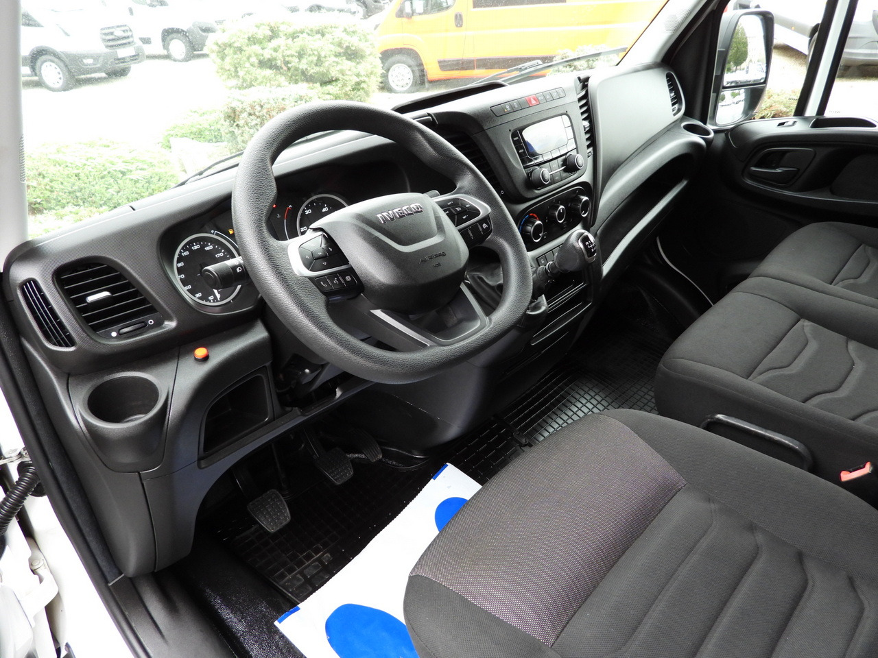 IVECO DAILY 35S18 TARPAULIN LIFT 8 PALLETS WEBASTO CRUISE CONTROL LED LIGHTS AIR CONDITIONING 180HP - Plachtová dodávka: obrázok 2 IVECO DAILY 35S18 TARPAULIN LIFT 8 PALLETS WEBASTO CRUISE CONTROL LED LIGHTS AIR CONDITIONING 180HP - Plachtová dodávka: obrázok 2