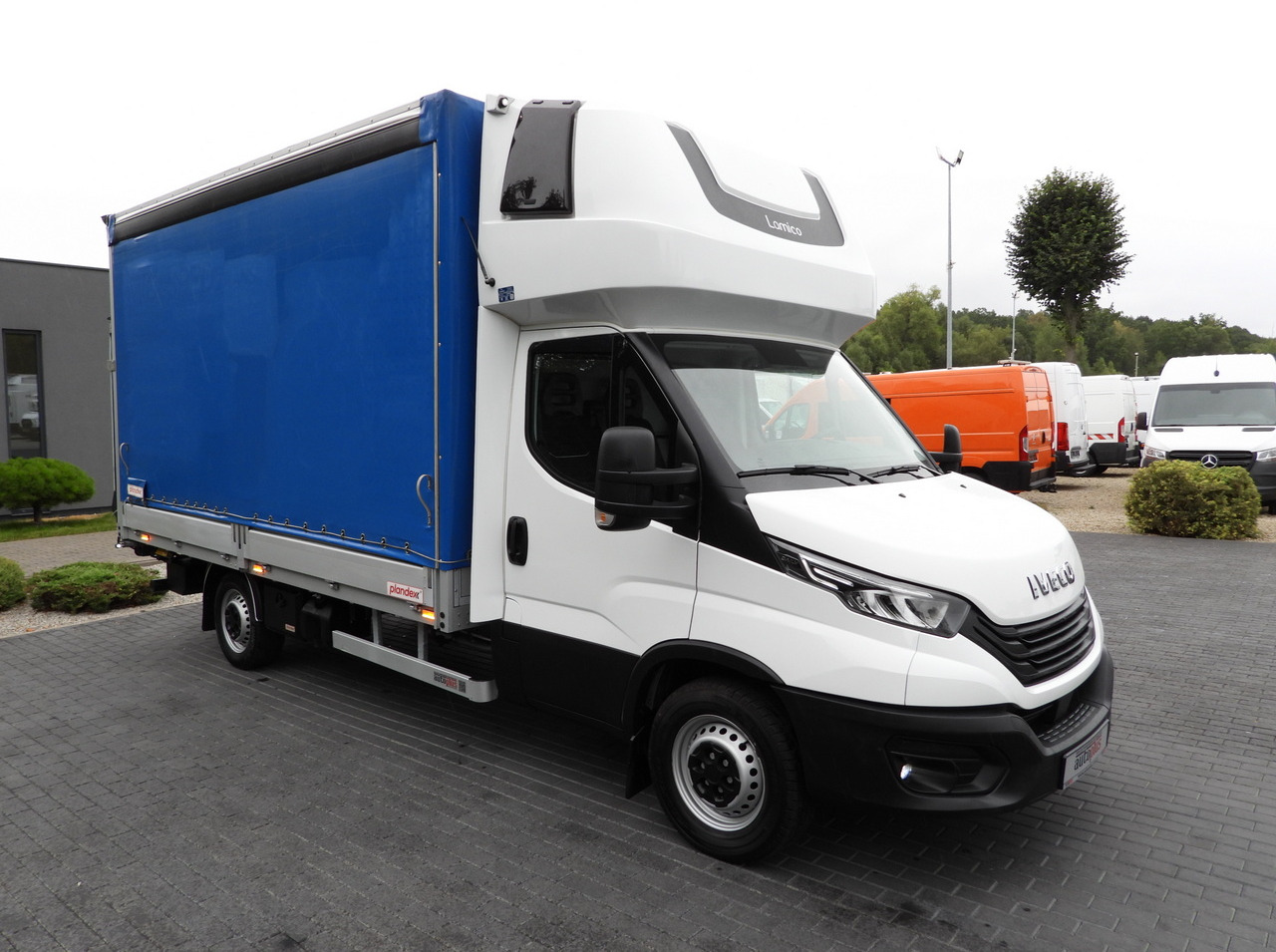 IVECO DAILY 35S18 TARPAULIN LIFT 8 PALLETS WEBASTO CRUISE CONTROL LED LIGHTS AIR CONDITIONING 180HP - Plachtová dodávka: obrázok 4 IVECO DAILY 35S18 TARPAULIN LIFT 8 PALLETS WEBASTO CRUISE CONTROL LED LIGHTS AIR CONDITIONING 180HP - Plachtová dodávka: obrázok 4
