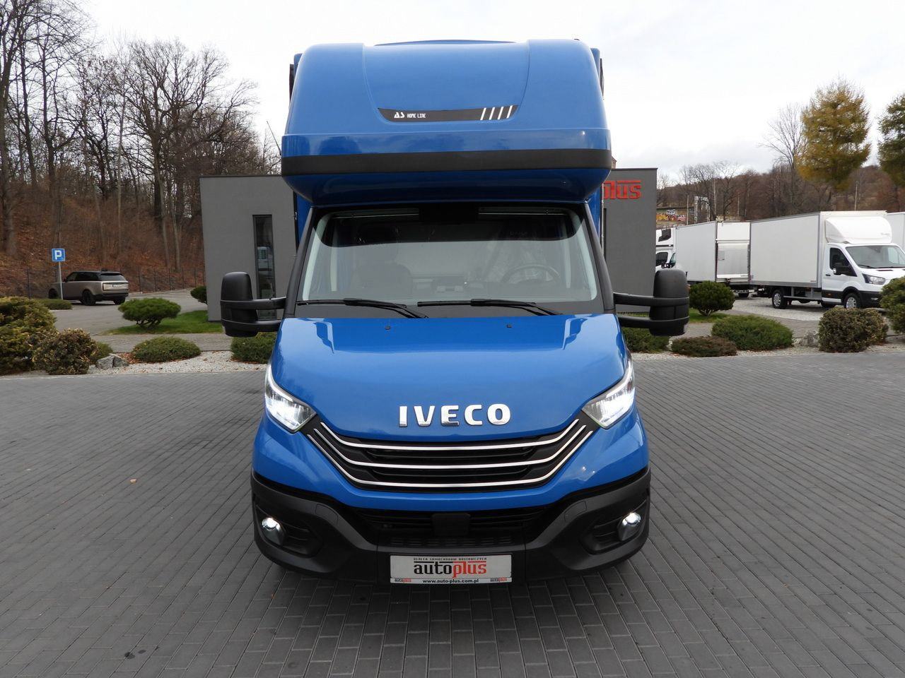 IVECO DAILY 35S21 TARPAULIN 10 PALLETS WEBASTO CRUISE CONTROL NAVIGATION LED LIGHTS AUTOMATIC TRANSMISSION HI-MATIC AIR CONDITIONING 210HP - Plachtová dodávka: obrázok 5 IVECO DAILY 35S21 TARPAULIN 10 PALLETS WEBASTO CRUISE CONTROL NAVIGATION LED LIGHTS AUTOMATIC TRANSMISSION HI-MATIC AIR CONDITIONING 210HP - Plachtová dodávka: obrázok 5