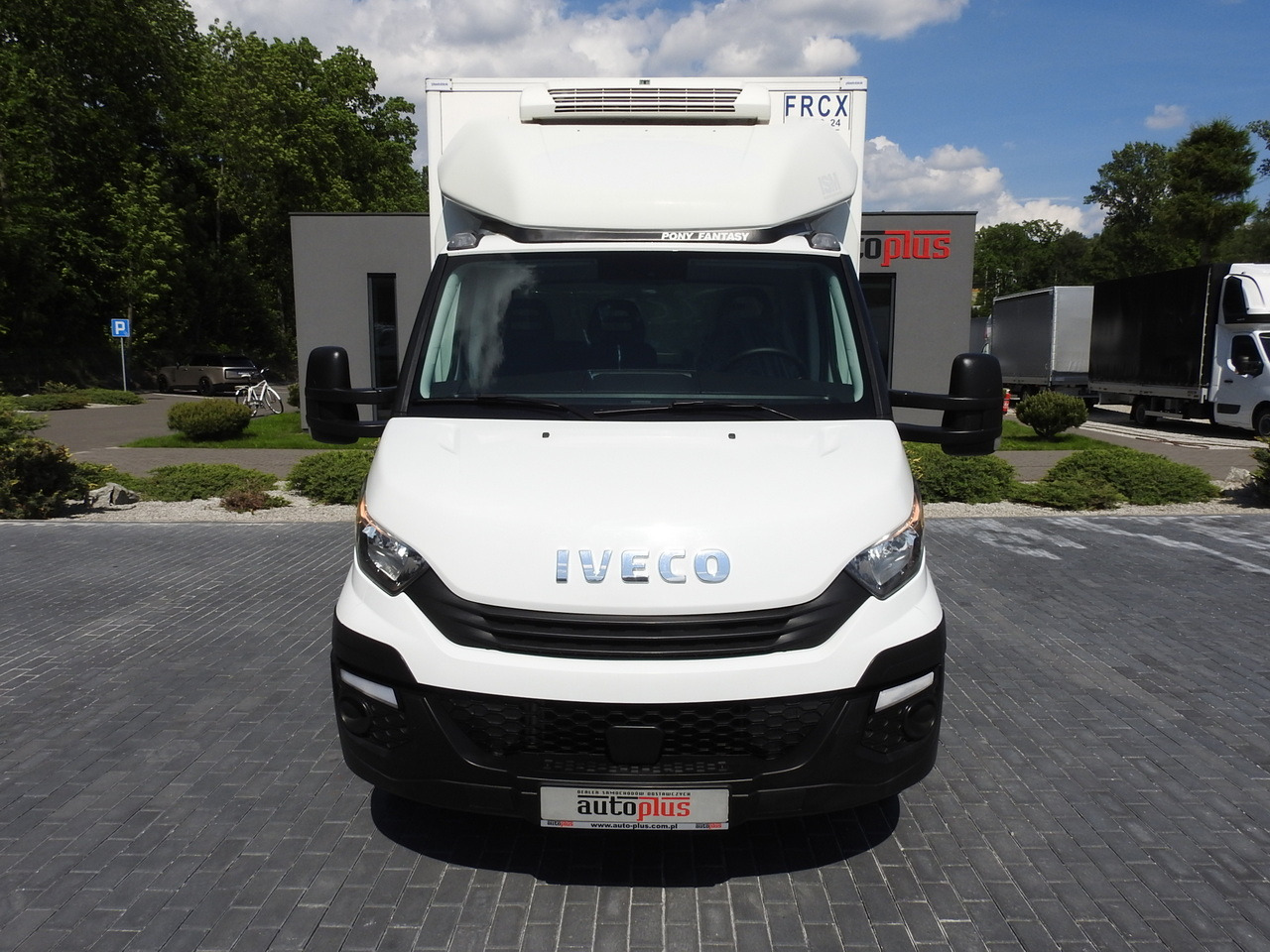 IVECO DAILY 50C15 REGRIGERATOR BOX -5*C POWER SUPPLY 230V AIR CONDITIONING TWIN WHEELS 150HP - Chladiarenská dodávka: obrázok 5 IVECO DAILY 50C15 REGRIGERATOR BOX -5*C POWER SUPPLY 230V AIR CONDITIONING TWIN WHEELS 150HP - Chladiarenská dodávka: obrázok 5
