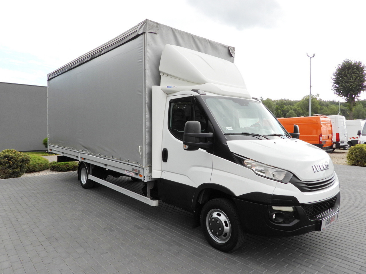 IVECO DAILY 50C15 TARPAULIN 12 PALLETS CRUISE CONTROL TWIN WHEELS AIR CONDITIONING  150HP - Plachtová dodávka: obrázok 4 IVECO DAILY 50C15 TARPAULIN 12 PALLETS CRUISE CONTROL TWIN WHEELS AIR CONDITIONING  150HP - Plachtová dodávka: obrázok 4