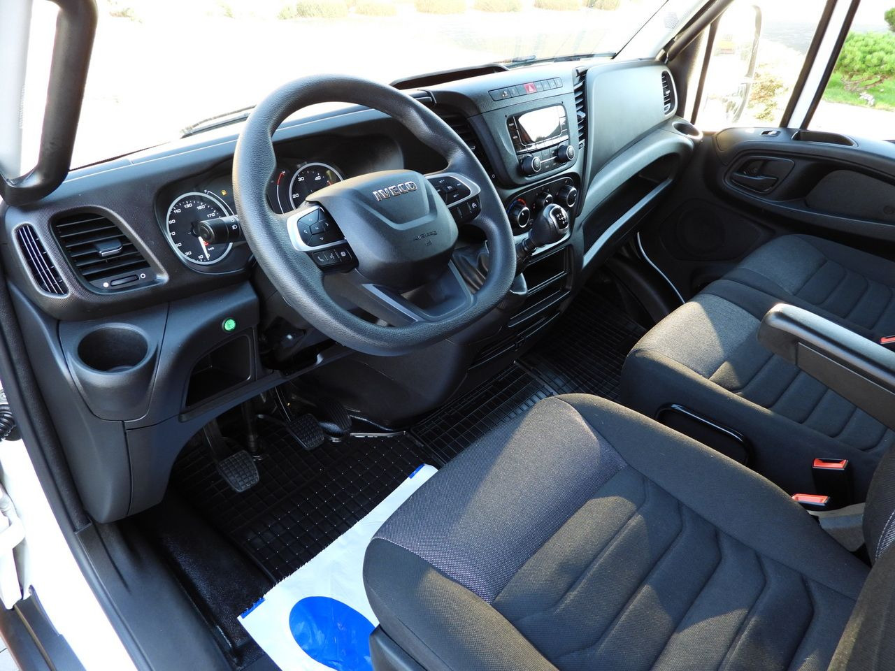 IVECO DAILY 50C16 TARPAULIN 10 PALLETS CRUISE CONTROL TWIN WHEELS AIR CONDITIONING 160HP - Plachtová dodávka: obrázok 2 IVECO DAILY 50C16 TARPAULIN 10 PALLETS CRUISE CONTROL TWIN WHEELS AIR CONDITIONING 160HP - Plachtová dodávka: obrázok 2