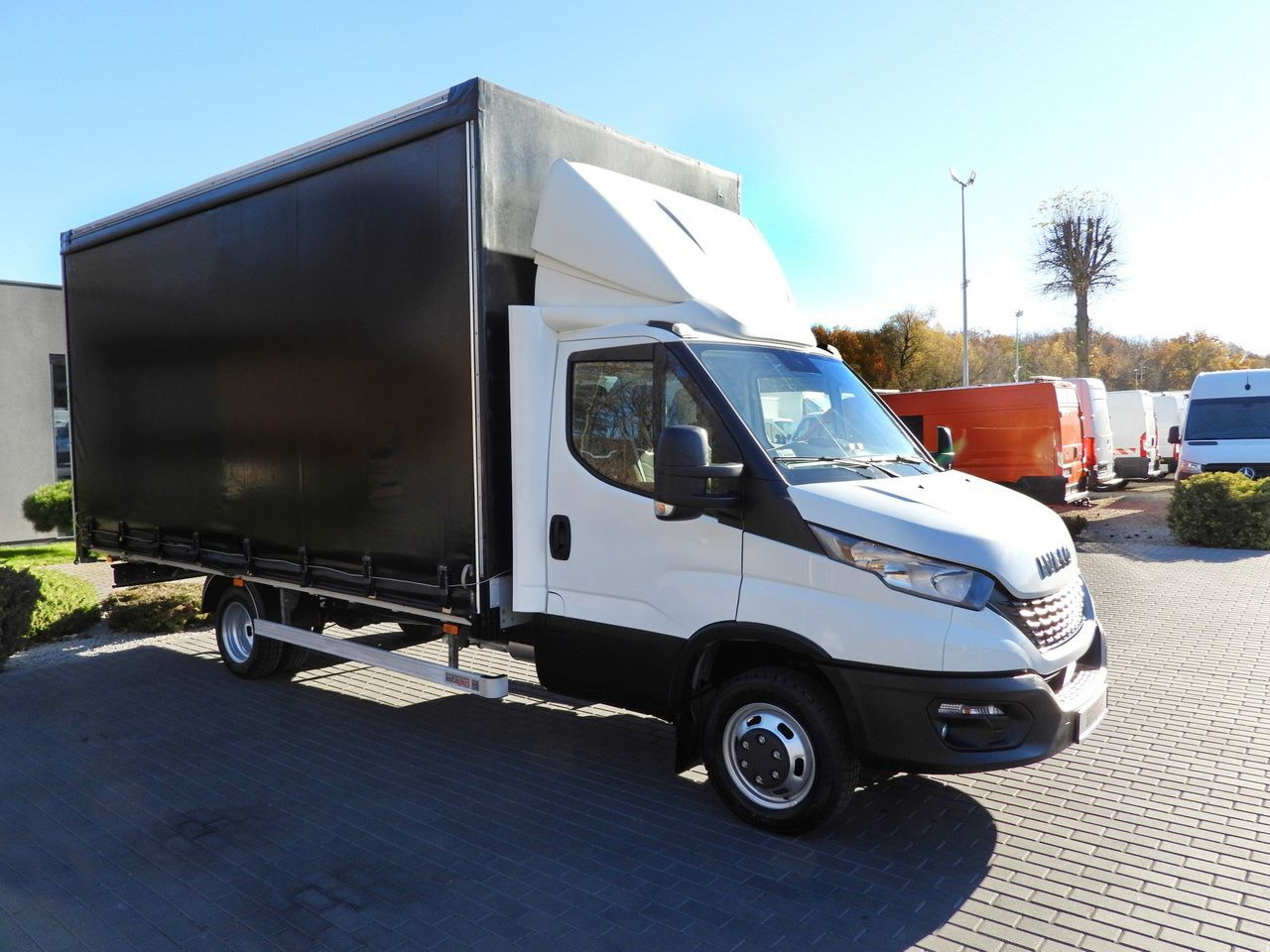 IVECO DAILY 50C17 TARPAULIN 10 PALLETS CRUISE CONTROL TWIN WHEELS AIR CONDITIONING 180HP - Plachtová dodávka: obrázok 4 IVECO DAILY 50C17 TARPAULIN 10 PALLETS CRUISE CONTROL TWIN WHEELS AIR CONDITIONING 180HP - Plachtová dodávka: obrázok 4