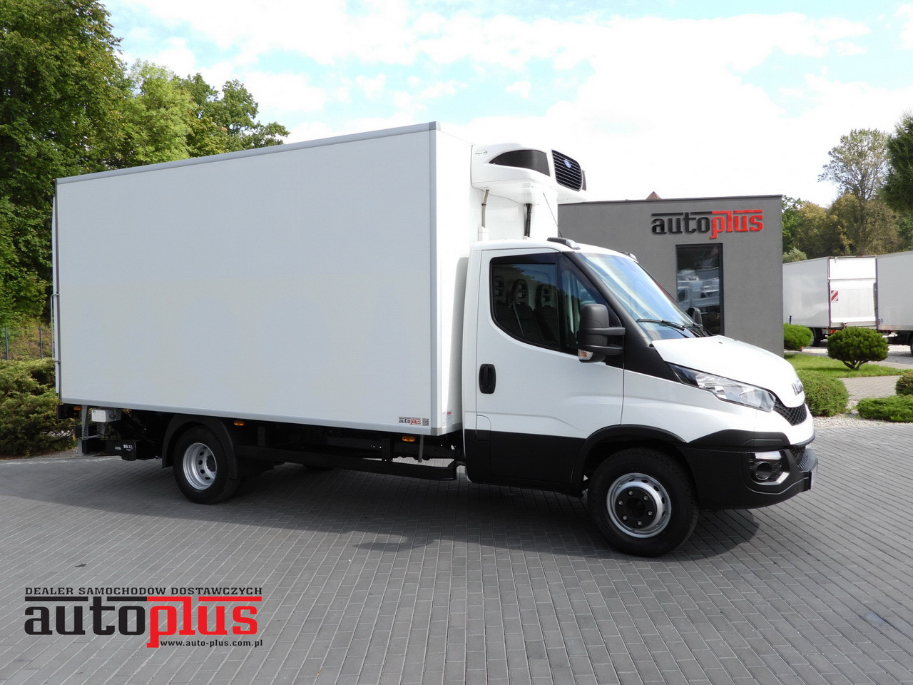 IVECO DAILY 70C17 REFRIGERATOR 1*C LIFT 10 PALLETS POWER SUPPLY 230V CRUISE CONTROL AIR CONDITIONING PNEUMATICS AUTOMATIC TRANSMISSION HI-MATIC TWIN WHEELS 170HP - Chladirenské nákladné vozidlo: obrázok 1 IVECO DAILY 70C17 REFRIGERATOR 1*C LIFT 10 PALLETS POWER SUPPLY 230V CRUISE CONTROL AIR CONDITIONING PNEUMATICS AUTOMATIC TRANSMISSION HI-MATIC TWIN WHEELS 170HP - Chladirenské nákladné vozidlo: obrázok 1