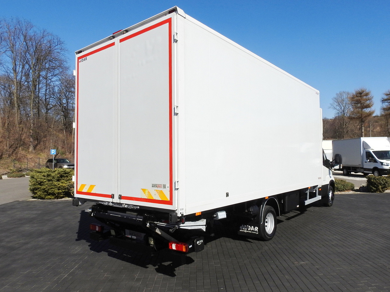 IVECO DAILY 70C18 BOX LIFT 14 PALLETS WEBASTO CRUISE CONTROL NAVIGATION LED LIGHTS TWIN WHEELS AIR CONDITIONING 180HP - Dodávka skriňová nadstavba: obrázok 3 IVECO DAILY 70C18 BOX LIFT 14 PALLETS WEBASTO CRUISE CONTROL NAVIGATION LED LIGHTS TWIN WHEELS AIR CONDITIONING 180HP - Dodávka skriňová nadstavba: obrázok 3