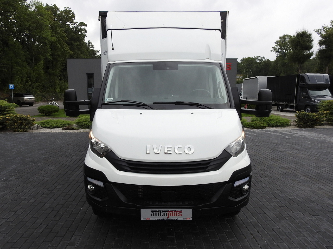 IVECO DAILY 70C18 TARPAULIN LIFT 12 PALLETS WEBASTO CRUISE CONTROL TWIN WHEELS AIR CONDITIONING 180HP - Plachtová dodávka: obrázok 5 IVECO DAILY 70C18 TARPAULIN LIFT 12 PALLETS WEBASTO CRUISE CONTROL TWIN WHEELS AIR CONDITIONING 180HP - Plachtová dodávka: obrázok 5