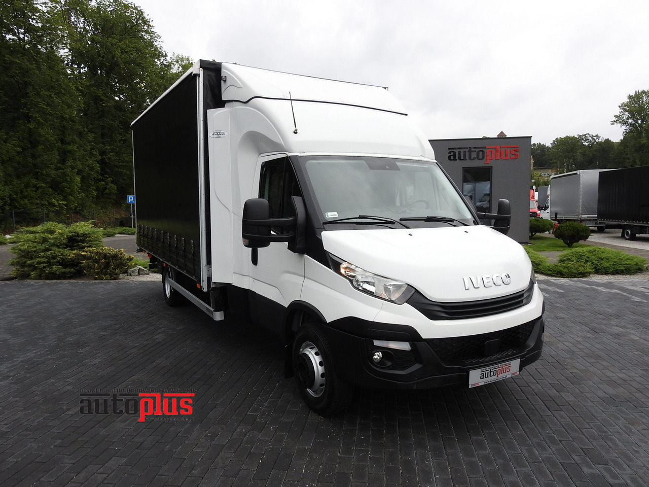 IVECO DAILY 70C18 TARPAULIN LIFT 12 PALLETS WEBASTO CRUISE CONTROL TWIN WHEELS AIR CONDITIONING 180HP - Plachtová dodávka: obrázok 1 IVECO DAILY 70C18 TARPAULIN LIFT 12 PALLETS WEBASTO CRUISE CONTROL TWIN WHEELS AIR CONDITIONING 180HP - Plachtová dodávka: obrázok 1