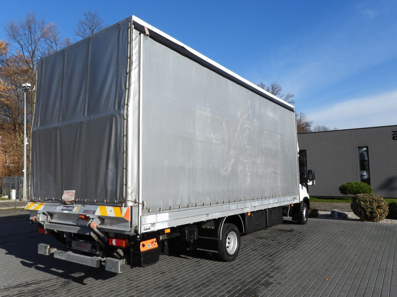 IVECO DAILY 70C18 TARPAULIN LIFT 16 PALLETS WEBASTO CRUISE CONTROL NAVIGATION LED LIGHTS PNEUMATICS AUTOMATIC TRANSMISSION HI-MATIC TWIN WHEELS AIR CONDITIONING 180HP - Plachtové nákladné vozidlo: obrázok 3 IVECO DAILY 70C18 TARPAULIN LIFT 16 PALLETS WEBASTO CRUISE CONTROL NAVIGATION LED LIGHTS PNEUMATICS AUTOMATIC TRANSMISSION HI-MATIC TWIN WHEELS AIR CONDITIONING 180HP - Plachtové nákladné vozidlo: obrázok 3