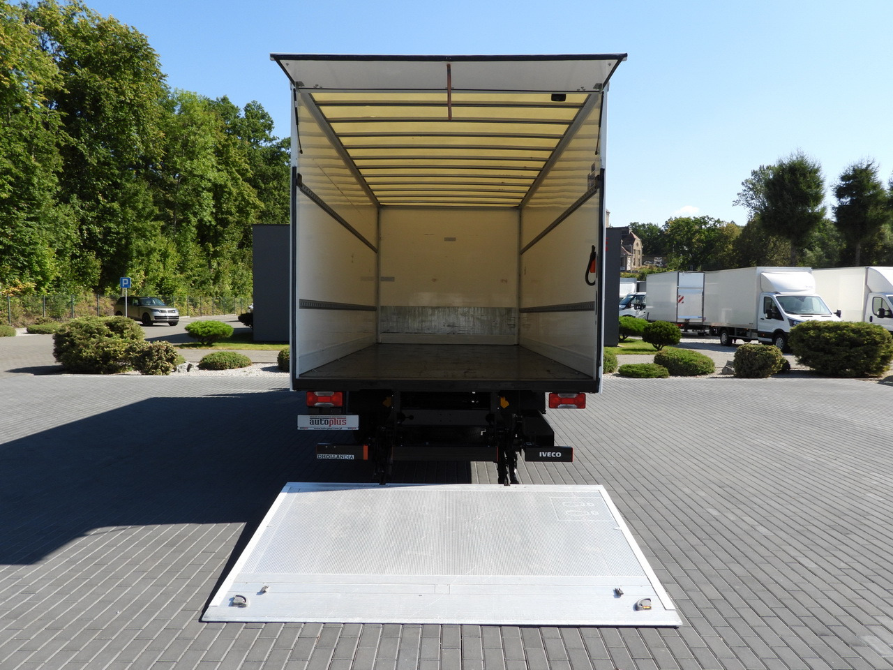 Dodávka skriňová nadstavba IVECO DAILY 72C18 LIFT 14 PALLETS CRUISE CONTROL PNEUMATICS AUTOMATIC TRANSMISSION HI-MATIC TWIN WHEELS AIR CONDITIONING  180HP: obrázok 16