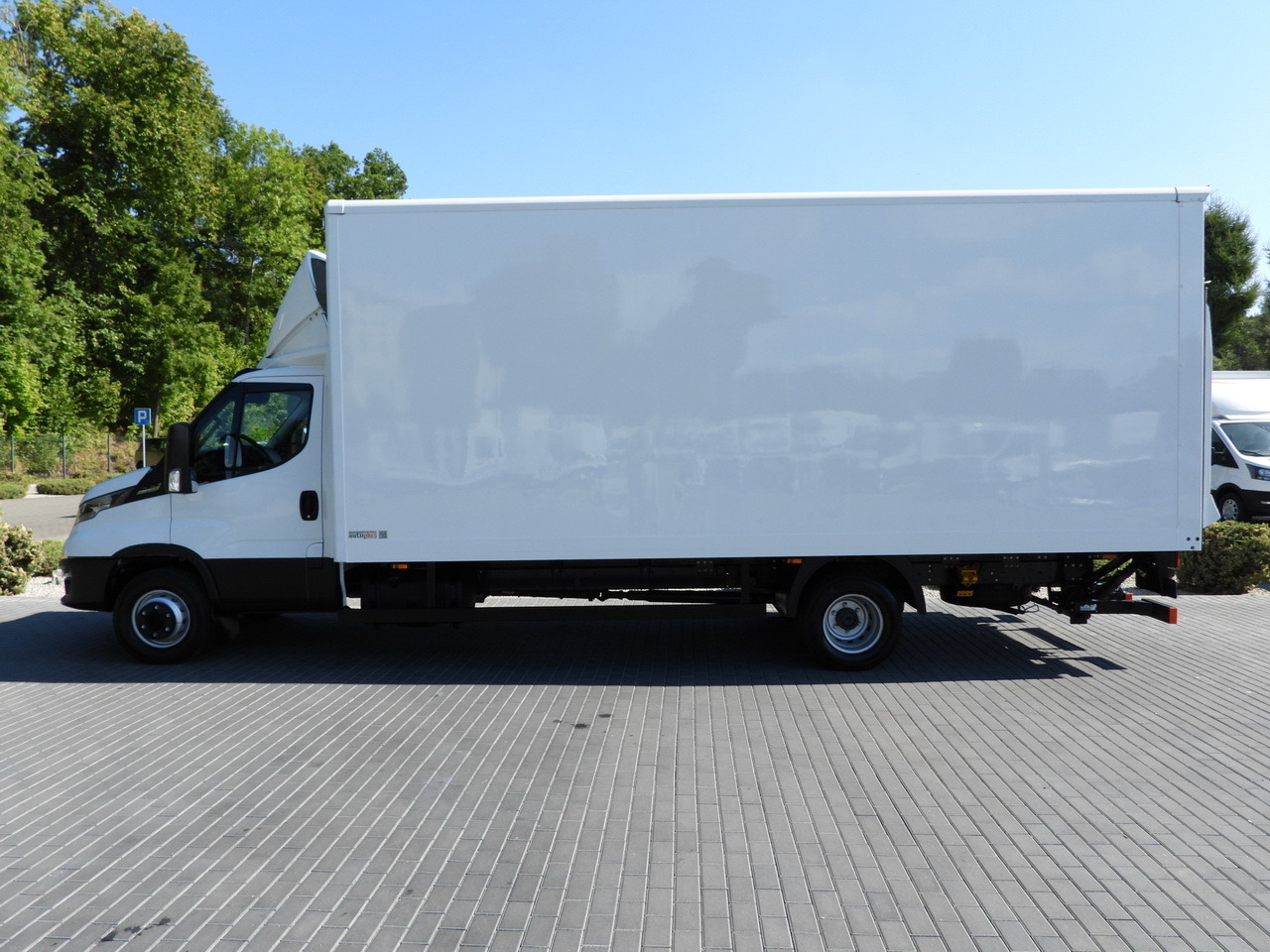 Dodávka skriňová nadstavba IVECO DAILY 72C18 LIFT 14 PALLETS CRUISE CONTROL PNEUMATICS AUTOMATIC TRANSMISSION HI-MATIC TWIN WHEELS AIR CONDITIONING  180HP: obrázok 8