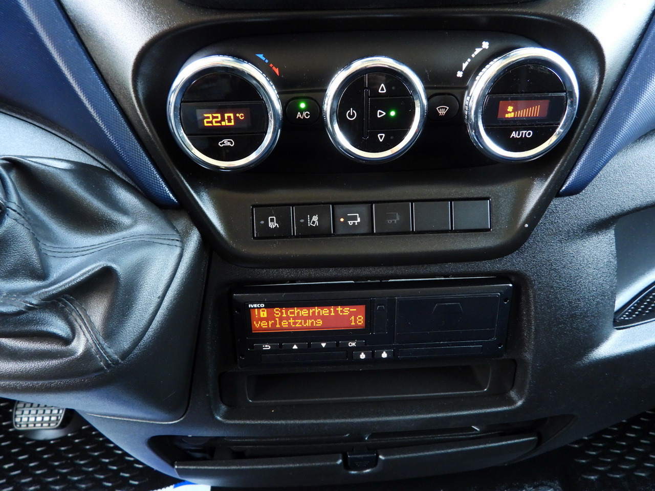 Dodávka skriňová nadstavba IVECO DAILY 72C18 LIFT 14 PALLETS CRUISE CONTROL PNEUMATICS AUTOMATIC TRANSMISSION HI-MATIC TWIN WHEELS AIR CONDITIONING  180HP: obrázok 43