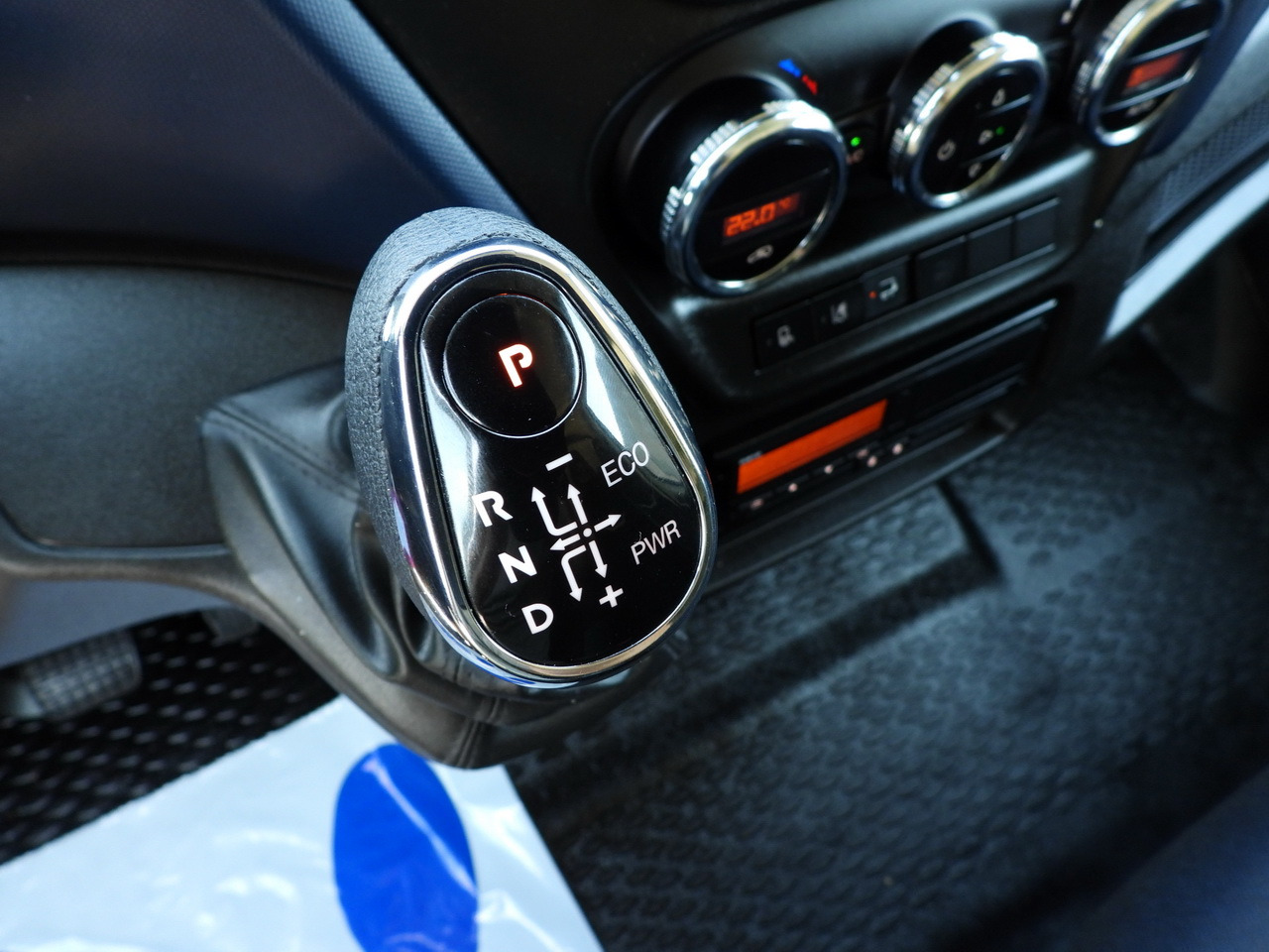 Dodávka skriňová nadstavba IVECO DAILY 72C18 LIFT 14 PALLETS CRUISE CONTROL PNEUMATICS AUTOMATIC TRANSMISSION HI-MATIC TWIN WHEELS AIR CONDITIONING  180HP: obrázok 38