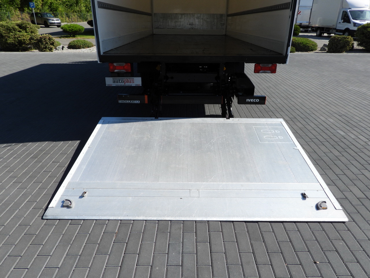 Dodávka skriňová nadstavba IVECO DAILY 72C18 LIFT 14 PALLETS CRUISE CONTROL PNEUMATICS AUTOMATIC TRANSMISSION HI-MATIC TWIN WHEELS AIR CONDITIONING  180HP: obrázok 17