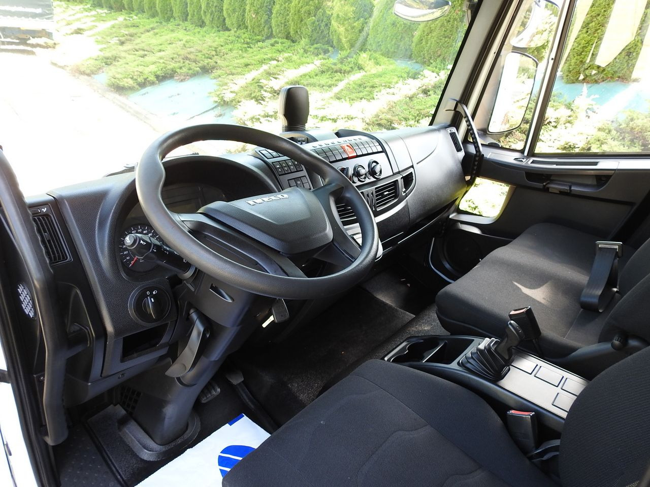 IVECO EUROCARGO 120 - 220 TARPAULIN LIFT 20 PALLETS LED LIGHTS AUTOMATIC TRANSMISSION HI-MATIC TWIN WHEELS AIR CONDITIONING 220HP - Plachtová dodávka: obrázok 2 IVECO EUROCARGO 120 - 220 TARPAULIN LIFT 20 PALLETS LED LIGHTS AUTOMATIC TRANSMISSION HI-MATIC TWIN WHEELS AIR CONDITIONING 220HP - Plachtová dodávka: obrázok 2