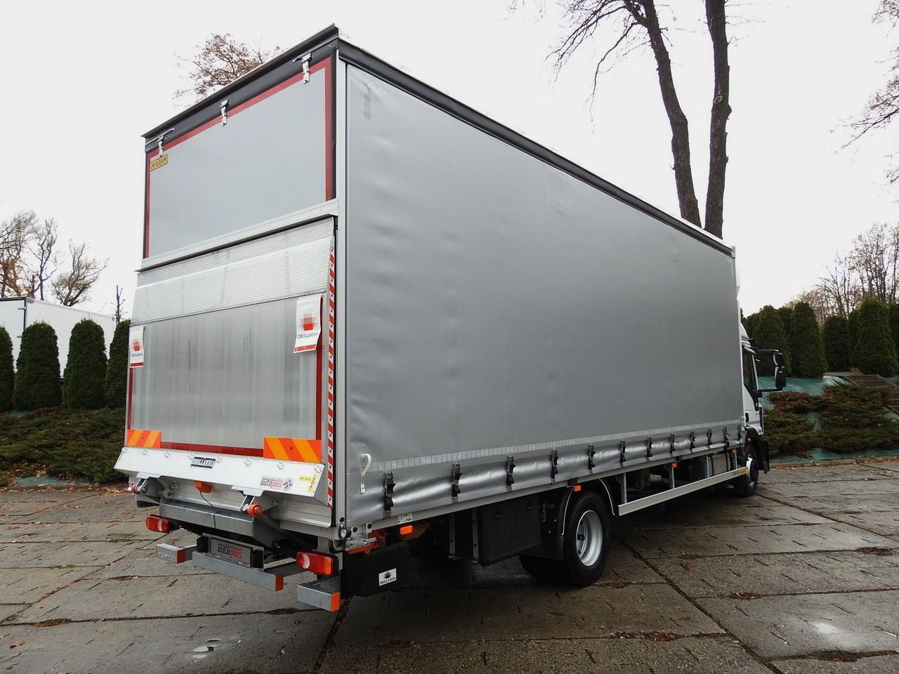IVECO EUROCARGO 120-250 NEW TARPAULIN LIFT 18 PALLETS WEBASTO CRUISE CONTROL AIR CONDITIONING LED LIGHTS PNEUMATICS AUTOMATIC TRANSMISSION HI-MATIC 250HP - Plachtová dodávka: obrázok 3 IVECO EUROCARGO 120-250 NEW TARPAULIN LIFT 18 PALLETS WEBASTO CRUISE CONTROL AIR CONDITIONING LED LIGHTS PNEUMATICS AUTOMATIC TRANSMISSION HI-MATIC 250HP - Plachtová dodávka: obrázok 3