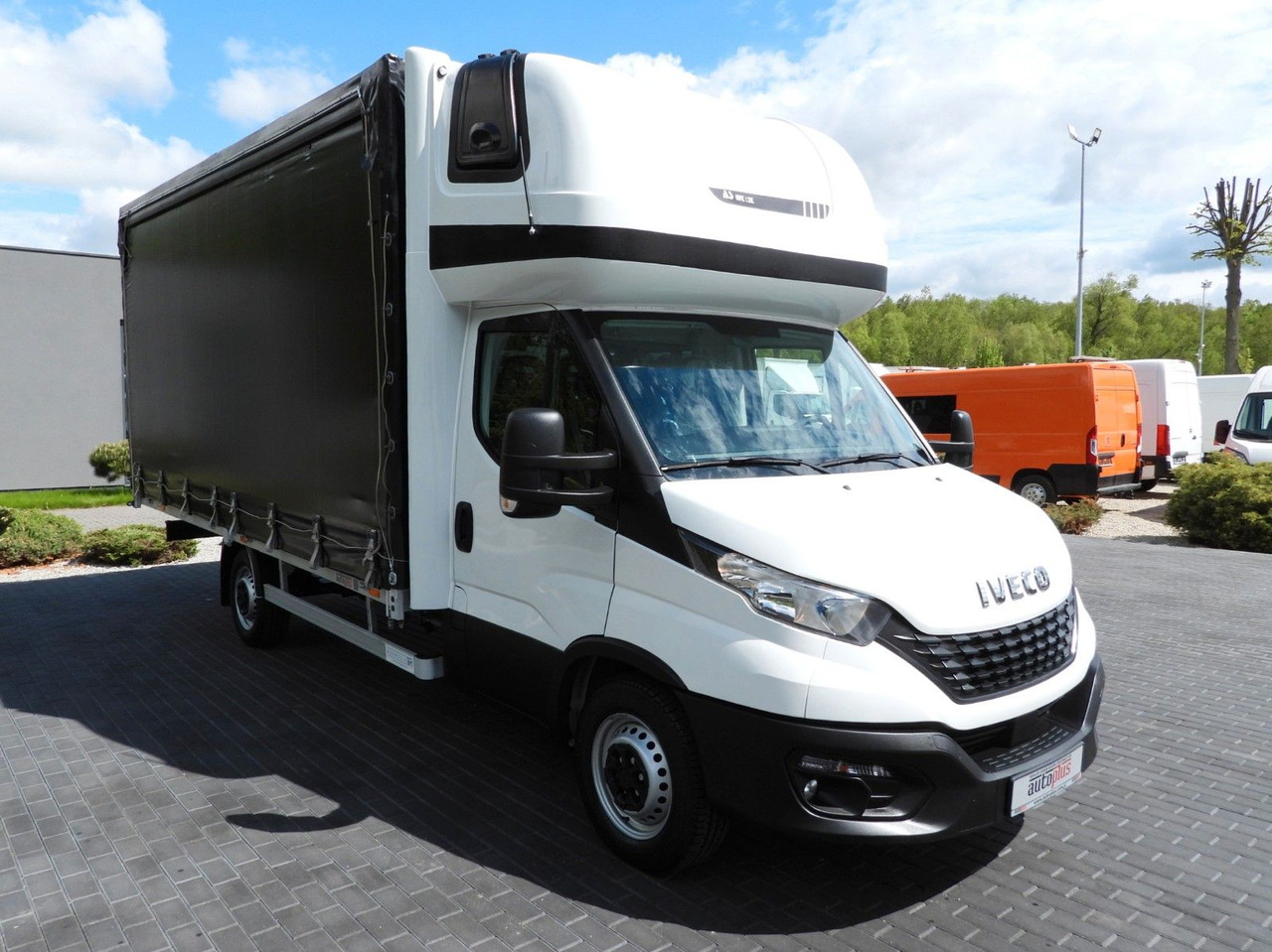 Iveco DAILY 35S18 PRITSCHE PLANE 10 PALETTEN WEBASTO - Plachtová dodávka: obrázok 4 Iveco DAILY 35S18 PRITSCHE PLANE 10 PALETTEN WEBASTO - Plachtová dodávka: obrázok 4