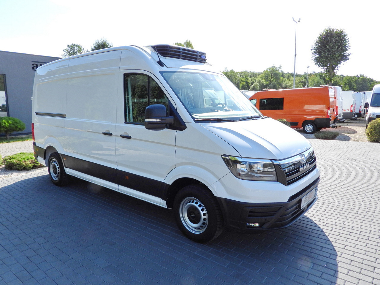 MAN TGE REFRIGERATOR VAN -5*C POWER SUPPLY 230V CRUISE CONTROL AUTOMATIC TRANSMISSION AIR CONDITIONING 180HP - Chladiarenská dodávka: obrázok 4 MAN TGE REFRIGERATOR VAN -5*C POWER SUPPLY 230V CRUISE CONTROL AUTOMATIC TRANSMISSION AIR CONDITIONING 180HP - Chladiarenská dodávka: obrázok 4