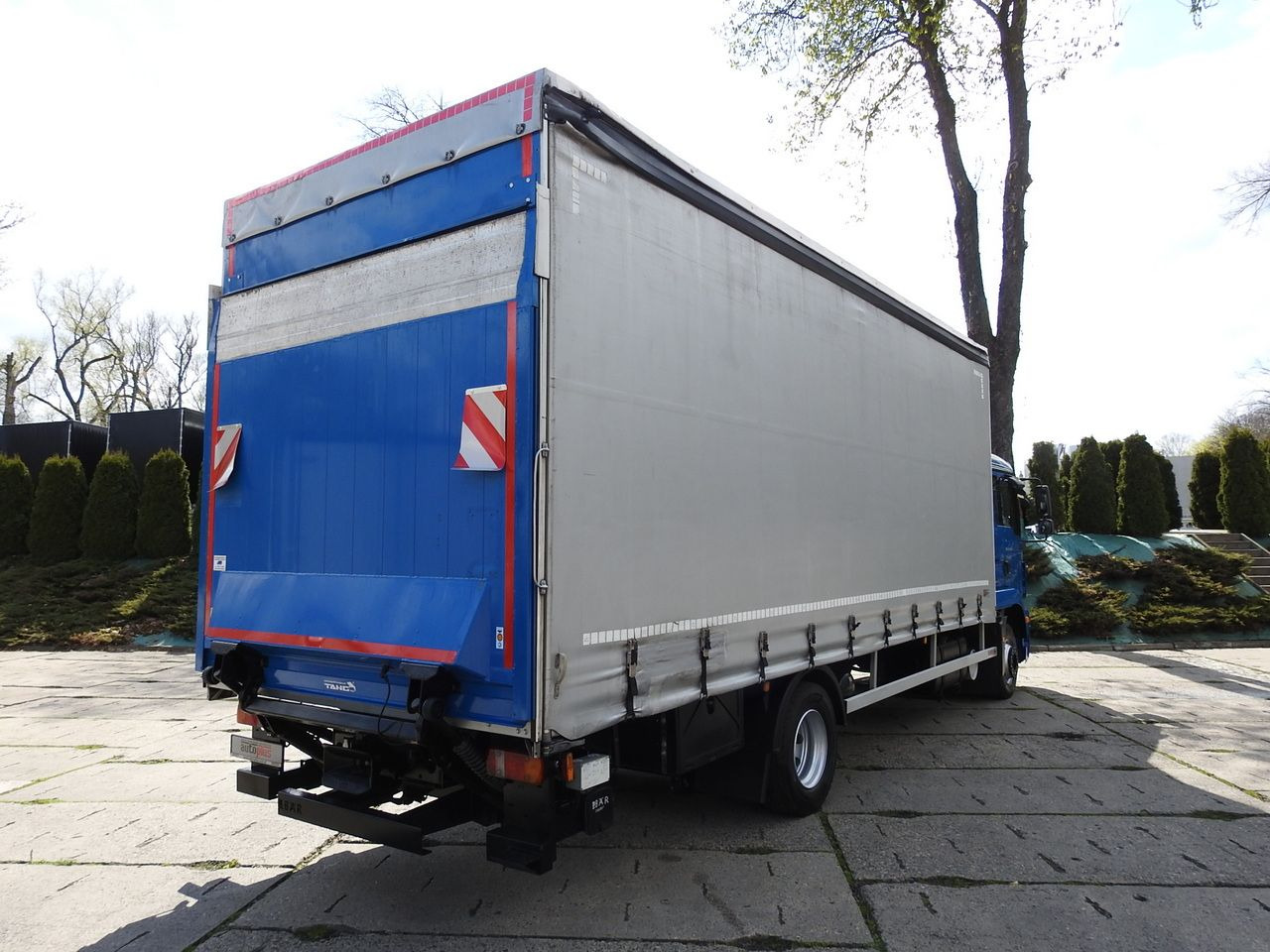 MAN TGM 15.290 TARPAULIN LIFT 18 PALLETS CRUISE CONTROL TWIN WHEELS AIR CONDITIONING 290HP - Plachtové nákladné vozidlo: obrázok 3 MAN TGM 15.290 TARPAULIN LIFT 18 PALLETS CRUISE CONTROL TWIN WHEELS AIR CONDITIONING 290HP - Plachtové nákladné vozidlo: obrázok 3
