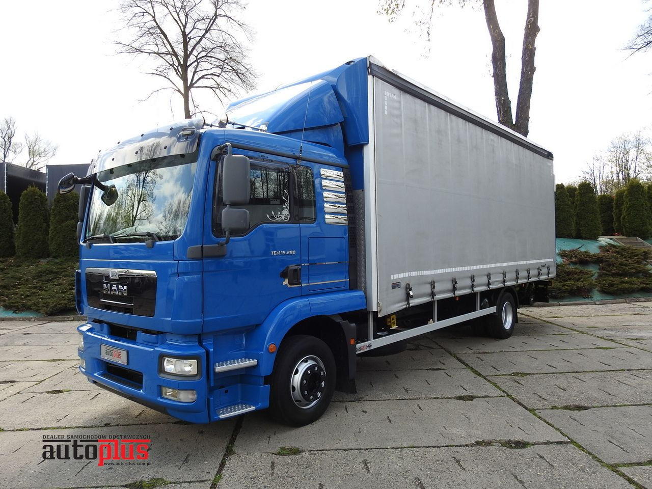 MAN TGM 15.290 TARPAULIN LIFT 18 PALLETS CRUISE CONTROL TWIN WHEELS AIR CONDITIONING 290HP - Plachtové nákladné vozidlo: obrázok 1 MAN TGM 15.290 TARPAULIN LIFT 18 PALLETS CRUISE CONTROL TWIN WHEELS AIR CONDITIONING 290HP - Plachtové nákladné vozidlo: obrázok 1