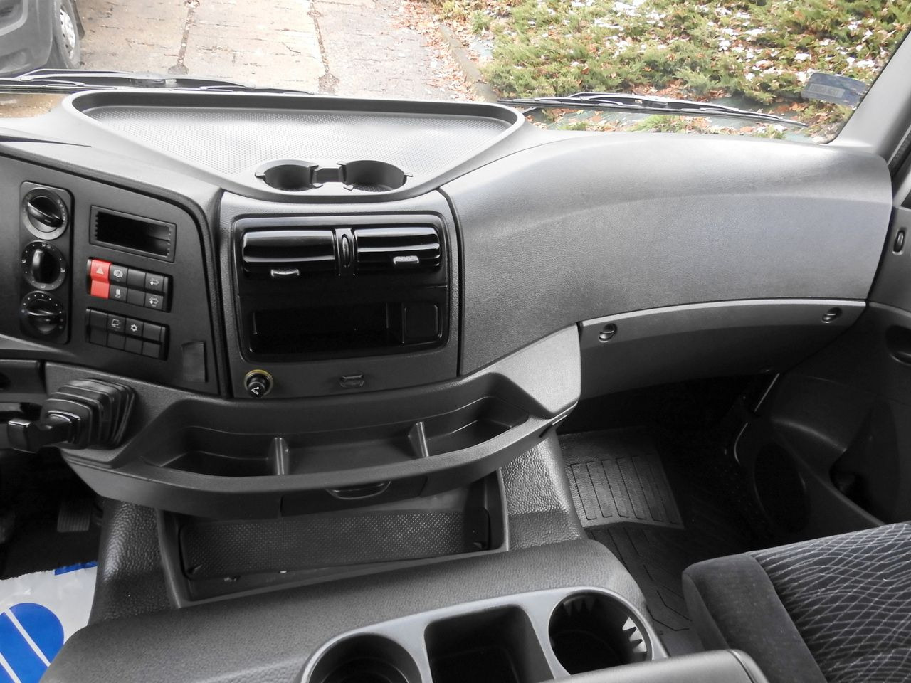 Skříňový nákladní auto MERCEDES ATEGO 12.24 BOX LIFT 18 PALLETS CRUISE CONTROL AUTOMATIC TRANSMISSION TWIN WHEELS AIR CONDITIONING 240HP: obrázok 43 Skříňový nákladní auto MERCEDES ATEGO 12.24 BOX LIFT 18 PALLETS CRUISE CONTROL AUTOMATIC TRANSMISSION TWIN WHEELS AIR CONDITIONING 240HP: obrázok 43