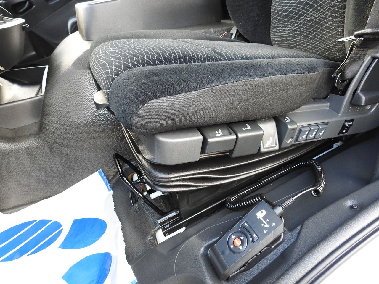 Skříňový nákladní auto MERCEDES ATEGO 12.24 BOX LIFT 18 PALLETS CRUISE CONTROL AUTOMATIC TRANSMISSION TWIN WHEELS AIR CONDITIONING 240HP: obrázok 33 Skříňový nákladní auto MERCEDES ATEGO 12.24 BOX LIFT 18 PALLETS CRUISE CONTROL AUTOMATIC TRANSMISSION TWIN WHEELS AIR CONDITIONING 240HP: obrázok 33