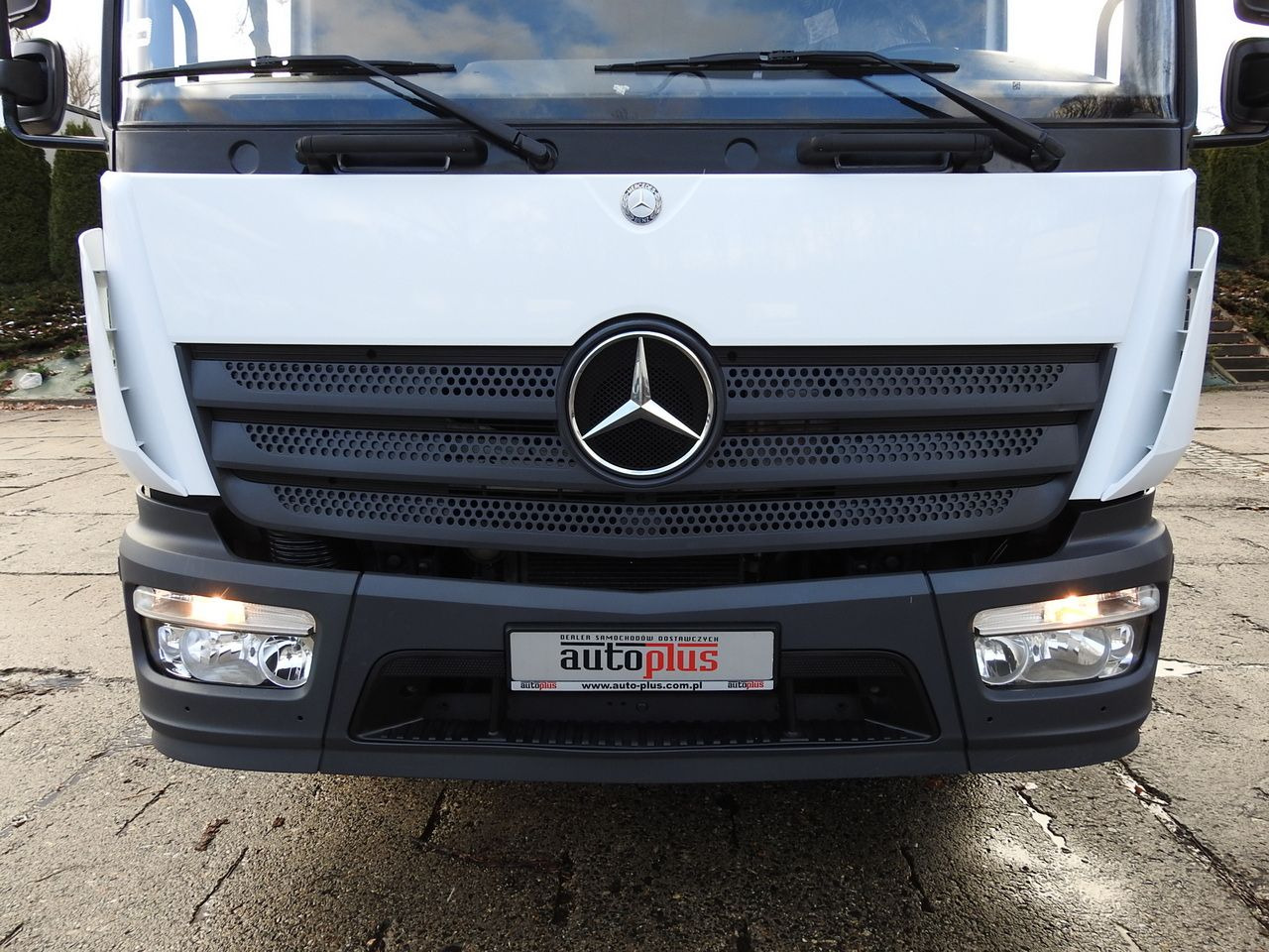 Skříňový nákladní auto MERCEDES ATEGO 12.24 BOX LIFT 18 PALLETS CRUISE CONTROL AUTOMATIC TRANSMISSION TWIN WHEELS AIR CONDITIONING 240HP: obrázok 15 Skříňový nákladní auto MERCEDES ATEGO 12.24 BOX LIFT 18 PALLETS CRUISE CONTROL AUTOMATIC TRANSMISSION TWIN WHEELS AIR CONDITIONING 240HP: obrázok 15