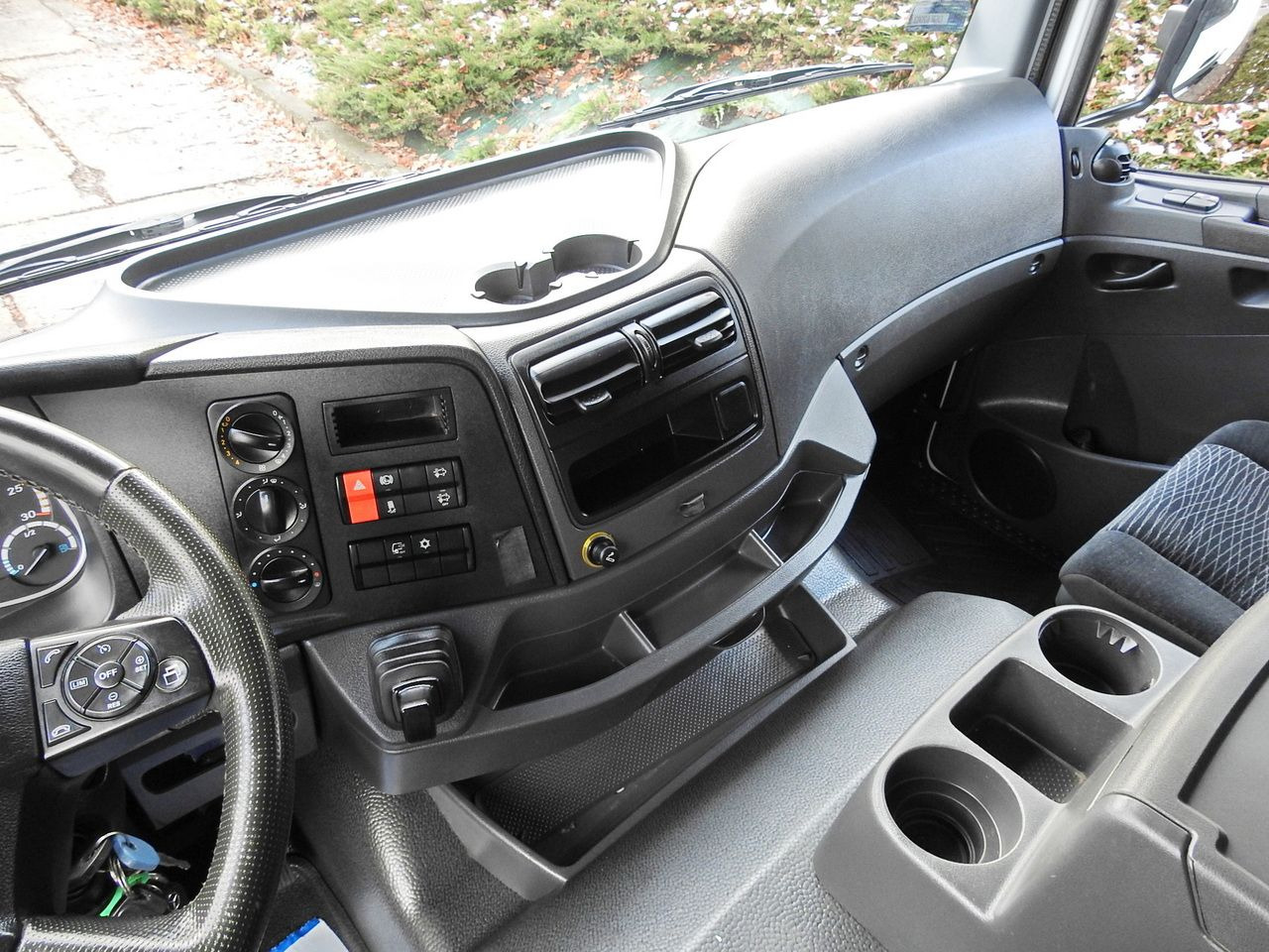 Skříňový nákladní auto MERCEDES ATEGO 12.24 BOX LIFT 18 PALLETS CRUISE CONTROL AUTOMATIC TRANSMISSION TWIN WHEELS AIR CONDITIONING 240HP: obrázok 42 Skříňový nákladní auto MERCEDES ATEGO 12.24 BOX LIFT 18 PALLETS CRUISE CONTROL AUTOMATIC TRANSMISSION TWIN WHEELS AIR CONDITIONING 240HP: obrázok 42