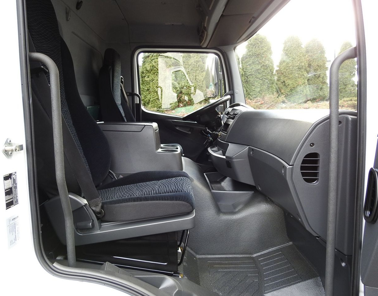 Skříňový nákladní auto MERCEDES ATEGO 12.24 BOX LIFT 18 PALLETS CRUISE CONTROL AUTOMATIC TRANSMISSION TWIN WHEELS AIR CONDITIONING 240HP: obrázok 46 Skříňový nákladní auto MERCEDES ATEGO 12.24 BOX LIFT 18 PALLETS CRUISE CONTROL AUTOMATIC TRANSMISSION TWIN WHEELS AIR CONDITIONING 240HP: obrázok 46