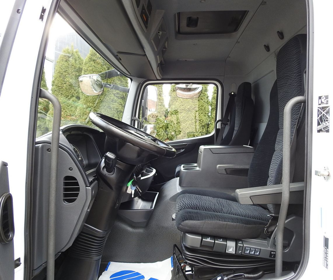 Skříňový nákladní auto MERCEDES ATEGO 12.24 BOX LIFT 18 PALLETS CRUISE CONTROL AUTOMATIC TRANSMISSION TWIN WHEELS AIR CONDITIONING 240HP: obrázok 31 Skříňový nákladní auto MERCEDES ATEGO 12.24 BOX LIFT 18 PALLETS CRUISE CONTROL AUTOMATIC TRANSMISSION TWIN WHEELS AIR CONDITIONING 240HP: obrázok 31