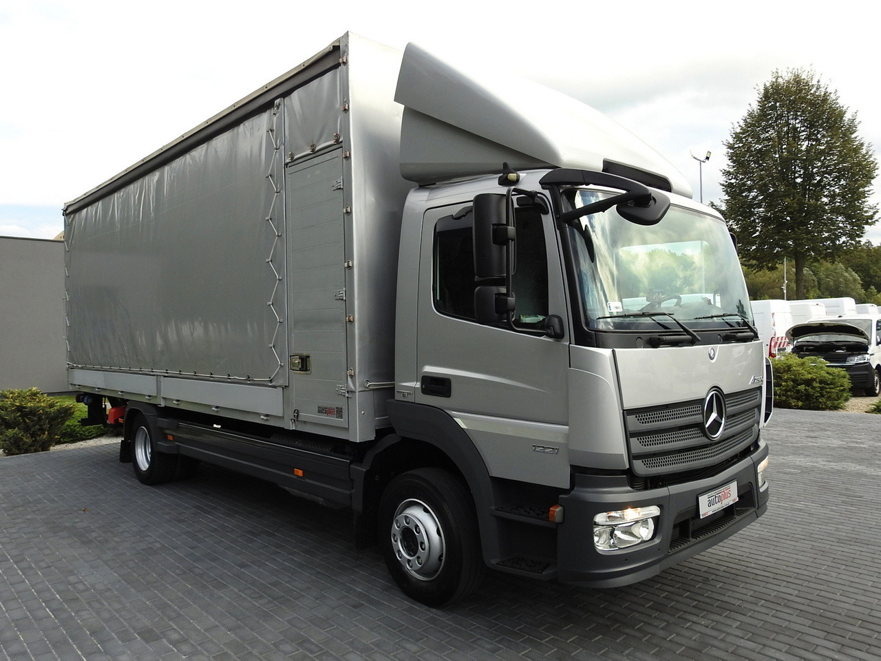 MERCEDES ATEGO 1221 TARPAULIN LIFT 16 PALLETS WEBASTO AIR CONDITIONING PNEUMATICS TWIN WHEELS 230HP - Plachtová dodávka: obrázok 4 MERCEDES ATEGO 1221 TARPAULIN LIFT 16 PALLETS WEBASTO AIR CONDITIONING PNEUMATICS TWIN WHEELS 230HP - Plachtová dodávka: obrázok 4