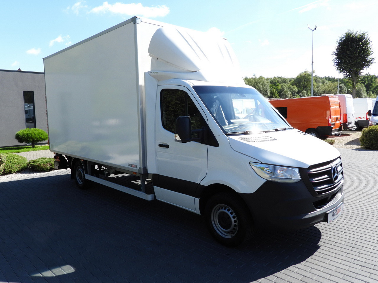 MERCEDES SPRINTER 315 BOX LIFT 8 PALLETS AIR CONDITIONING 150HP - Chladiarenská dodávka: obrázok 4 MERCEDES SPRINTER 315 BOX LIFT 8 PALLETS AIR CONDITIONING 150HP - Chladiarenská dodávka: obrázok 4
