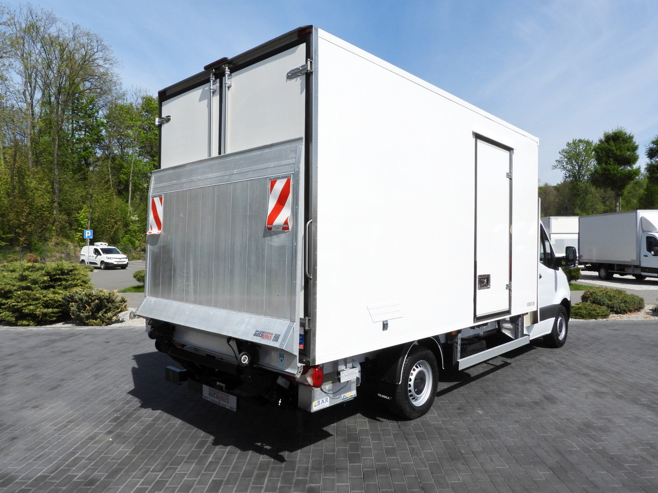 MERCEDES SPRINTER 316 REGRIGERATOR BOX 0*C LIFT 8 PALLETS CRUISE CONTROL PNEUMATICS AIR CONDITIONING 160HP - Chladiarenská dodávka: obrázok 3 MERCEDES SPRINTER 316 REGRIGERATOR BOX 0*C LIFT 8 PALLETS CRUISE CONTROL PNEUMATICS AIR CONDITIONING 160HP - Chladiarenská dodávka: obrázok 3