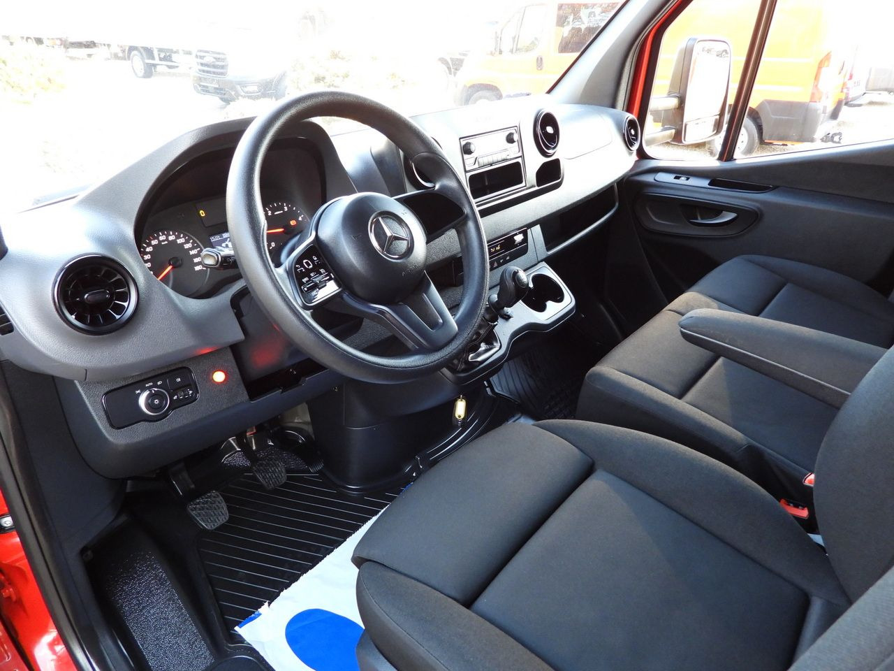 MERCEDES SPRINTER 316 TARPAULIN LIFT 8 PALLETS WEBASTO CRUISE CONTROL AIR CONDITIONING 160HP - Plachtová dodávka: obrázok 2 MERCEDES SPRINTER 316 TARPAULIN LIFT 8 PALLETS WEBASTO CRUISE CONTROL AIR CONDITIONING 160HP - Plachtová dodávka: obrázok 2