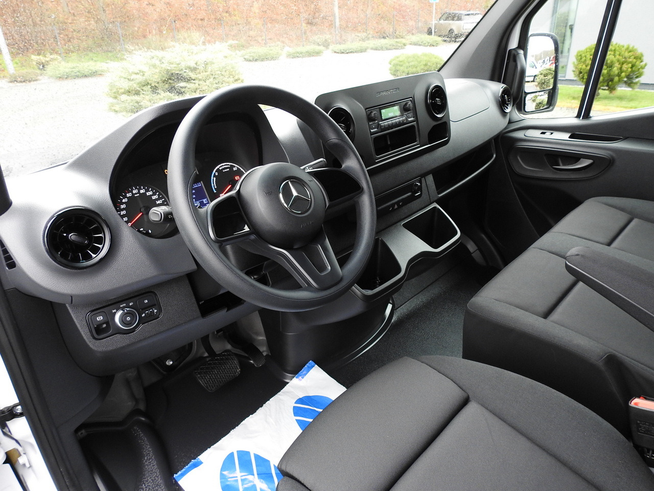 MERCEDES eSprinter NEW ELECTRIC VAN AUTOMATIC TRANSMISSION GUARANTEE 95HP - Furgon, Elektrická dodávka: obrázok 2 MERCEDES eSprinter NEW ELECTRIC VAN AUTOMATIC TRANSMISSION GUARANTEE 95HP - Furgon, Elektrická dodávka: obrázok 2