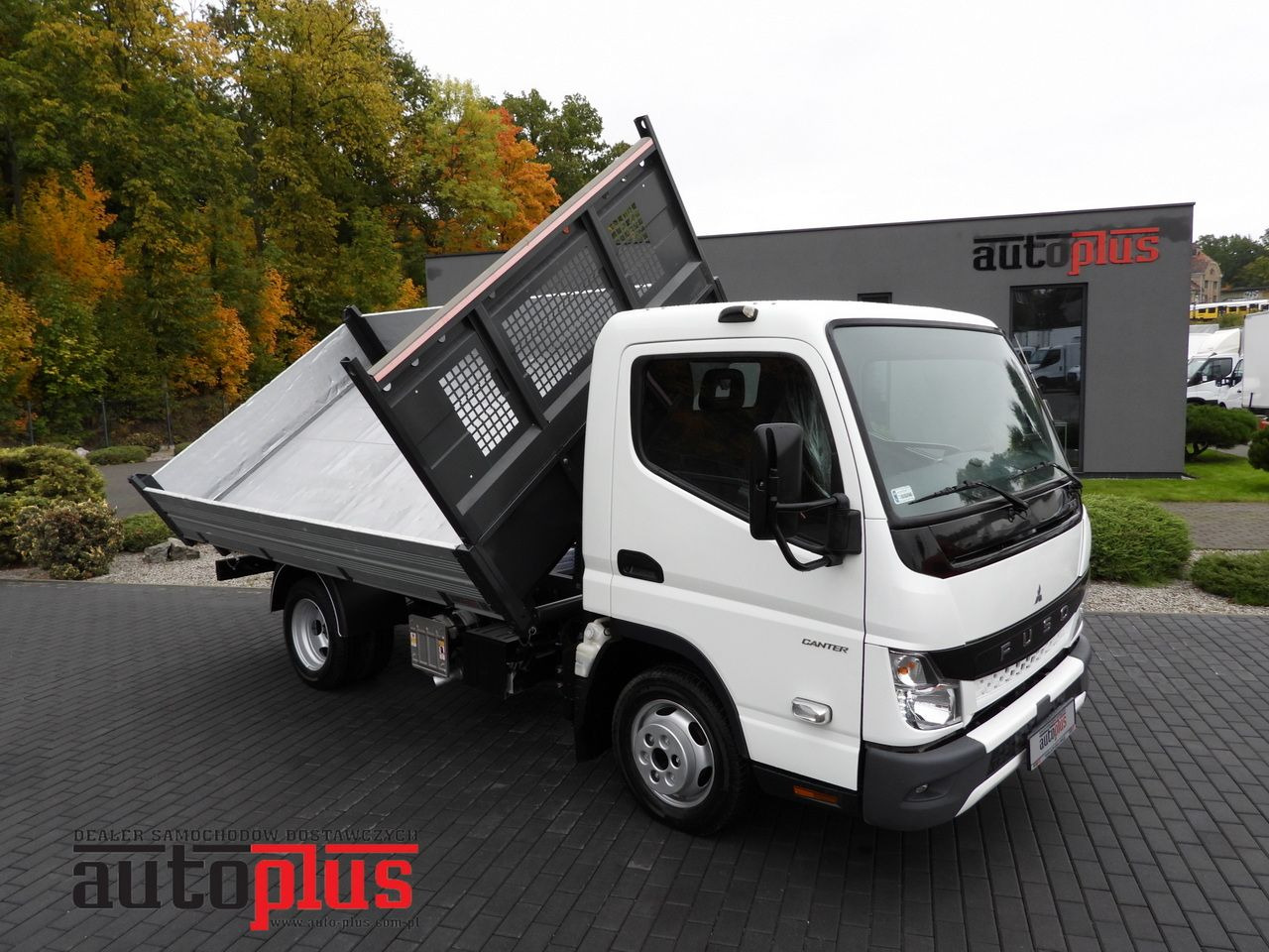 MITSUBISHI CANTER FUSO 3C15 THREE-WAY TIPPER 3 SEATS LED LIGHTS TWIN WHEELS  150HP - Dodávka sklápač: obrázok 1 MITSUBISHI CANTER FUSO 3C15 THREE-WAY TIPPER 3 SEATS LED LIGHTS TWIN WHEELS  150HP - Dodávka sklápač: obrázok 1
