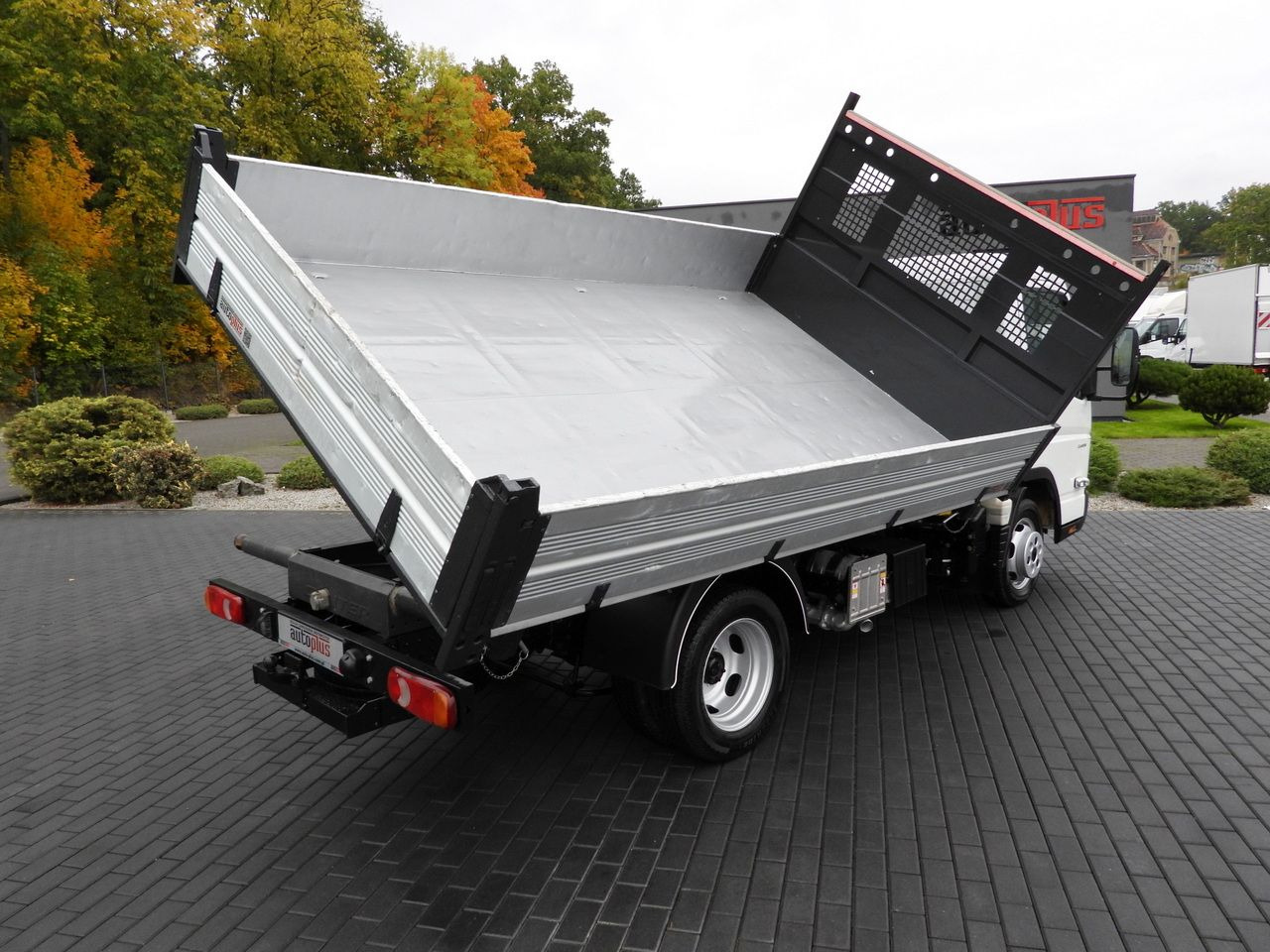 MITSUBISHI CANTER FUSO 3C15 THREE-WAY TIPPER 3 SEATS LED LIGHTS TWIN WHEELS  150HP - Dodávka sklápač: obrázok 3 MITSUBISHI CANTER FUSO 3C15 THREE-WAY TIPPER 3 SEATS LED LIGHTS TWIN WHEELS  150HP - Dodávka sklápač: obrázok 3