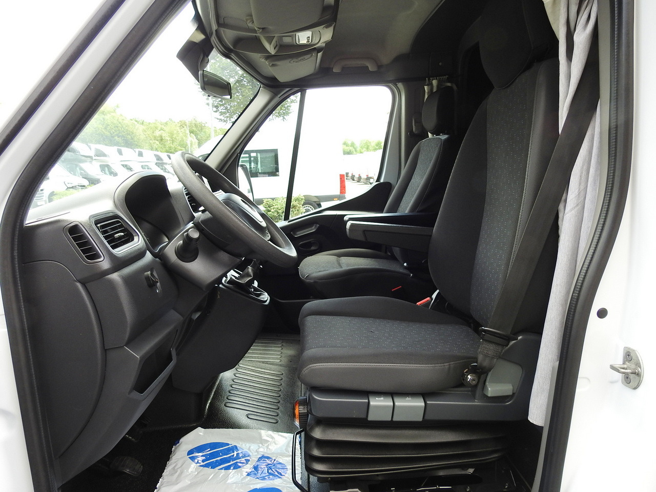 Plachtová dodávka OPEL MOVANO TARPAULIN 10 PALLETS WEBASTO CRUISE CONTROL AIR CONDITIONING PNEUMATICS 165HP: obrázok 26 Plachtová dodávka OPEL MOVANO TARPAULIN 10 PALLETS WEBASTO CRUISE CONTROL AIR CONDITIONING PNEUMATICS 165HP: obrázok 26