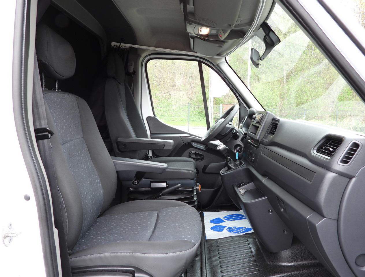 Plachtová dodávka OPEL MOVANO TARPAULIN 10 PALLETS WEBASTO CRUISE CONTROL LED LIGHTS PNEUMATICS AIR CONDITIONING 165HP: obrázok 38 Plachtová dodávka OPEL MOVANO TARPAULIN 10 PALLETS WEBASTO CRUISE CONTROL LED LIGHTS PNEUMATICS AIR CONDITIONING 165HP: obrázok 38