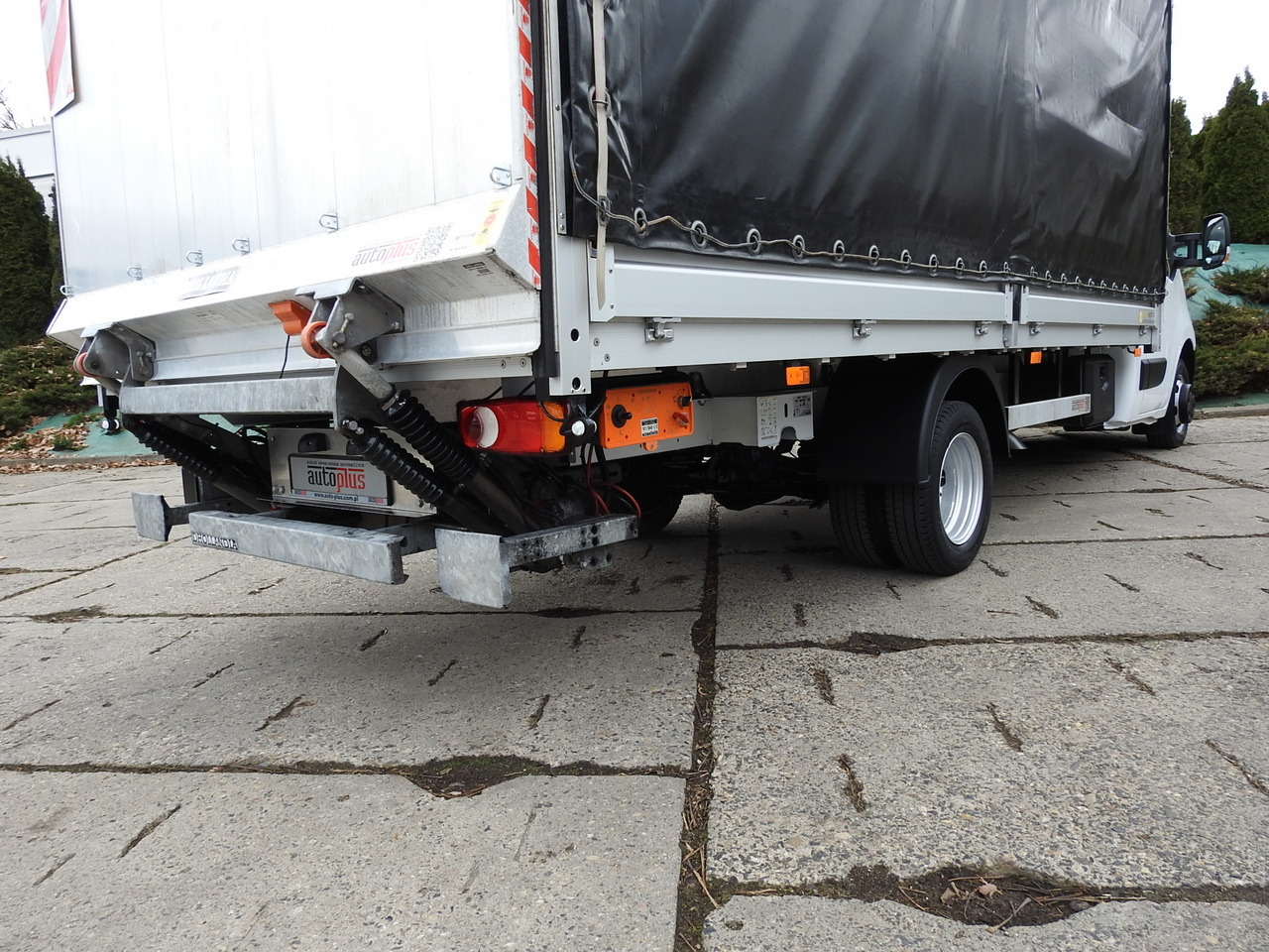 Plachtová dodávka OPEL MOVANO TARPAULIN LIFT 10 PALLETS CRUISE CONTROL AIR CONDITIONING LED LIGHTS PNEUMATICS TWIN WHEELS 165HP: obrázok 29 Plachtová dodávka OPEL MOVANO TARPAULIN LIFT 10 PALLETS CRUISE CONTROL AIR CONDITIONING LED LIGHTS PNEUMATICS TWIN WHEELS 165HP: obrázok 29