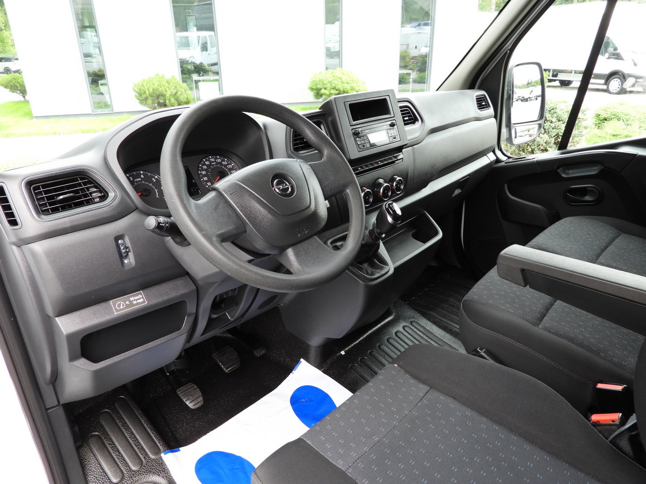 OPEL MOVANO TIPPER DOUBLE CABIN DOKA 7 SEATS LED LIGHTS TWIN WHEELS AIR CONDITIONING  145HP - Dodávka sklápač: obrázok 2 OPEL MOVANO TIPPER DOUBLE CABIN DOKA 7 SEATS LED LIGHTS TWIN WHEELS AIR CONDITIONING  145HP - Dodávka sklápač: obrázok 2