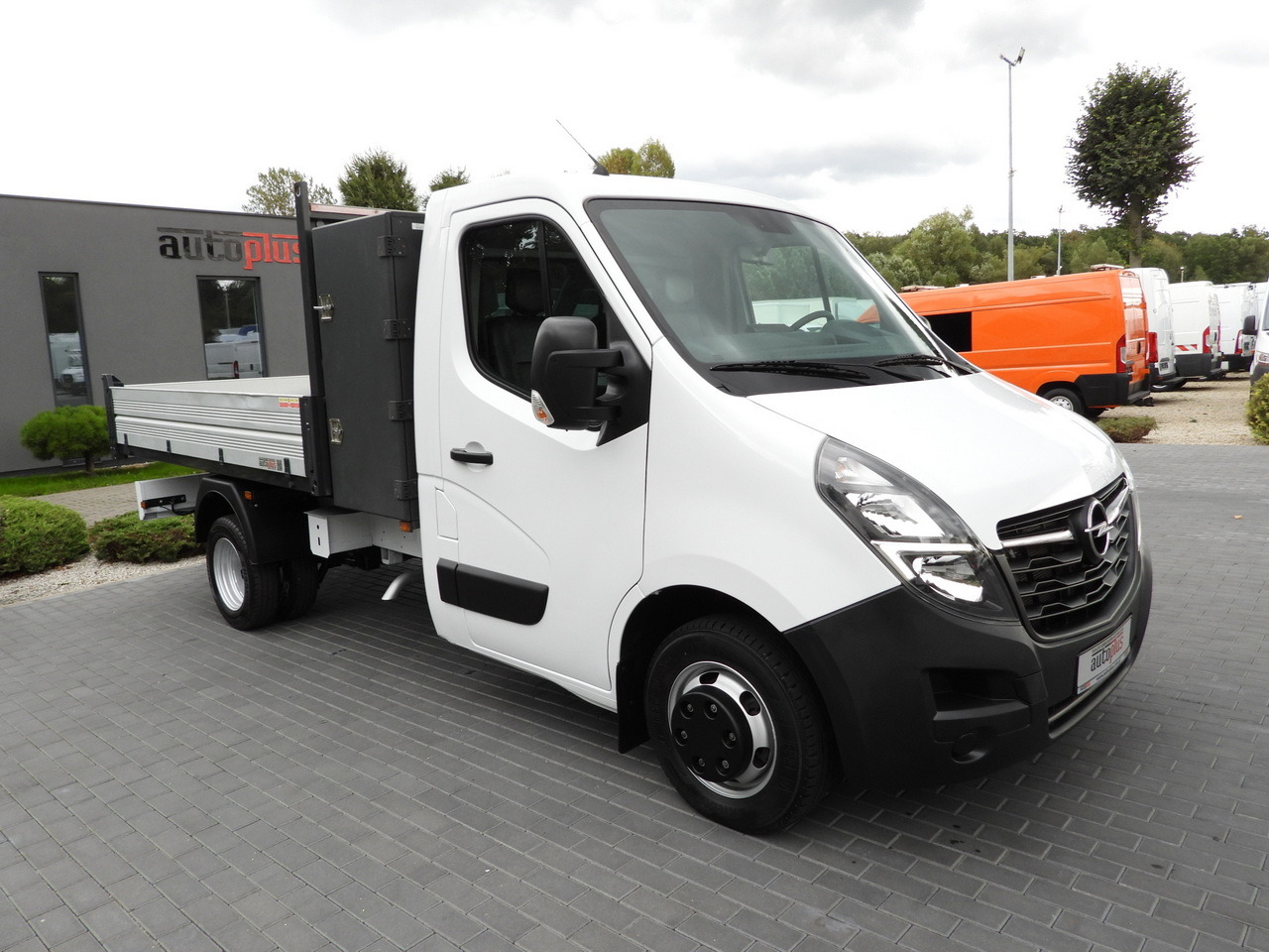 OPEL MOVANO TIPPER NAVIGATION LED LIGHTS TWIN WHEELS AIR CONDITIONING 145HP - Dodávka sklápač: obrázok 4 OPEL MOVANO TIPPER NAVIGATION LED LIGHTS TWIN WHEELS AIR CONDITIONING 145HP - Dodávka sklápač: obrázok 4