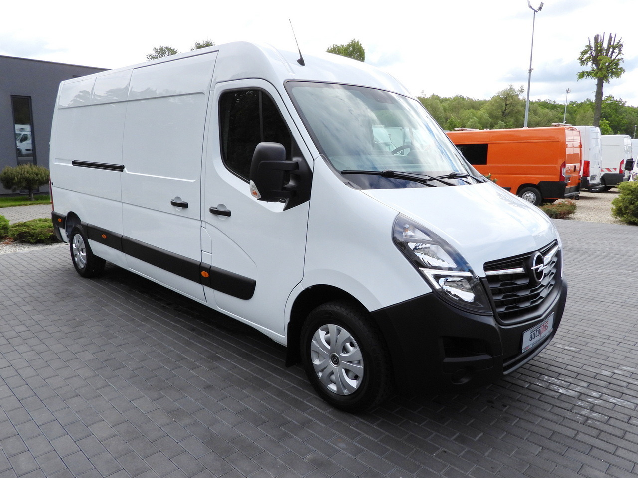 OPEL MOVANO VAN AIR CONDITIONING LED LIGHTS 150HP - Furgon: obrázok 4 OPEL MOVANO VAN AIR CONDITIONING LED LIGHTS 150HP - Furgon: obrázok 4