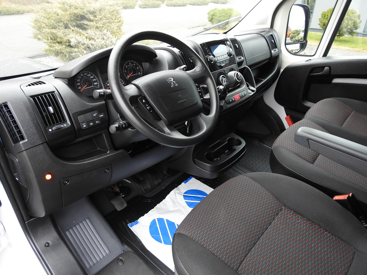 PEUGEOT BOXER BOX LIFT 8 PALLETS CRUISE CONTROL AIR CONDITIONING 140HP - Dodávka skriňová nadstavba: obrázok 2 PEUGEOT BOXER BOX LIFT 8 PALLETS CRUISE CONTROL AIR CONDITIONING 140HP - Dodávka skriňová nadstavba: obrázok 2