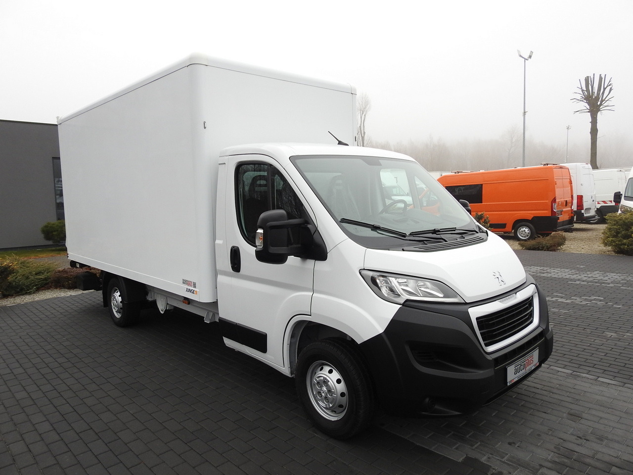 PEUGEOT BOXER BOX LIFT 8 PALLETS CRUISE CONTROL AIR CONDITIONING 140HP - Dodávka skriňová nadstavba: obrázok 4 PEUGEOT BOXER BOX LIFT 8 PALLETS CRUISE CONTROL AIR CONDITIONING 140HP - Dodávka skriňová nadstavba: obrázok 4