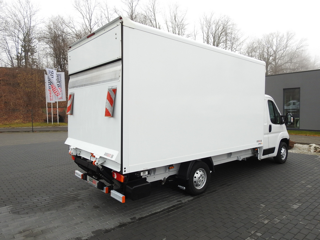 PEUGEOT BOXER BOX LIFT 8 PALLETS CRUISE CONTROL AIR CONDITIONING 140HP - Dodávka skriňová nadstavba: obrázok 3 PEUGEOT BOXER BOX LIFT 8 PALLETS CRUISE CONTROL AIR CONDITIONING 140HP - Dodávka skriňová nadstavba: obrázok 3