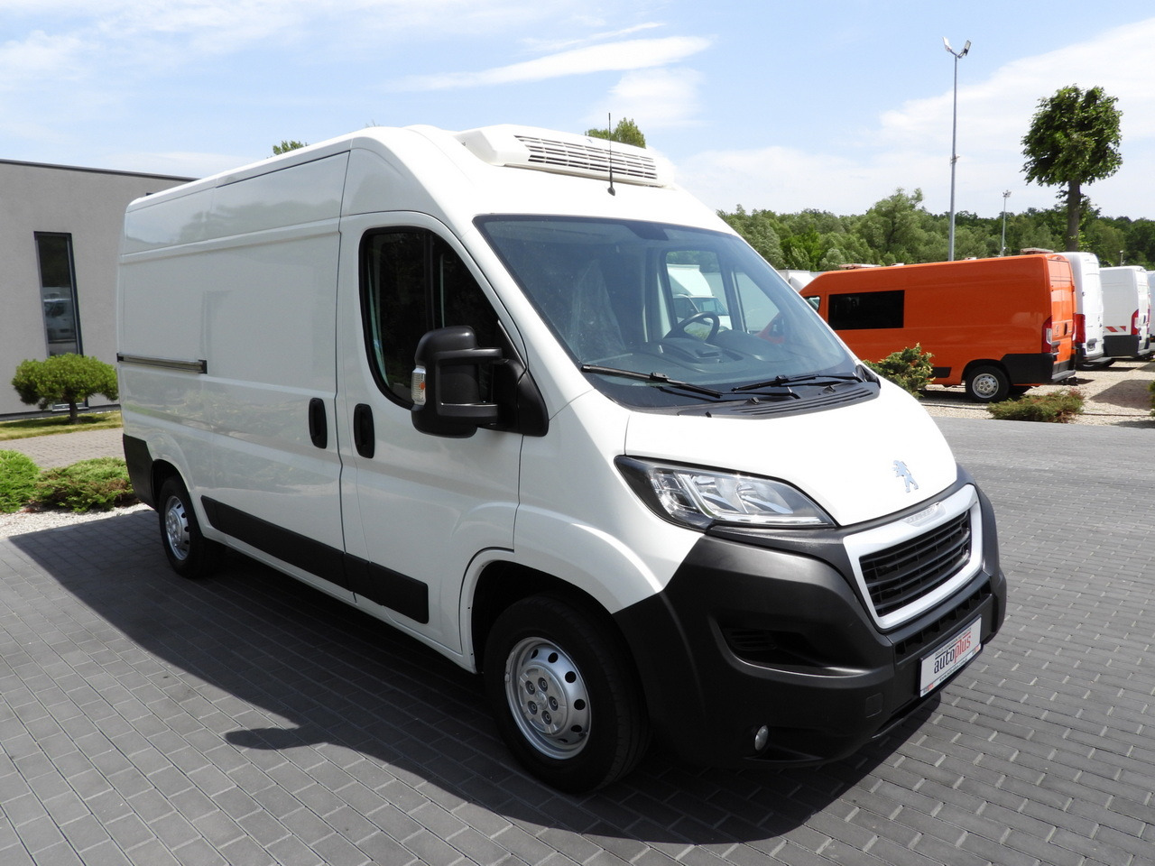 PEUGEOT BOXER REFRIGERATOR VAN -10*C CRUISE CONTROL AIR CONDITIONING 130HP - Chladiarenská dodávka: obrázok 4 PEUGEOT BOXER REFRIGERATOR VAN -10*C CRUISE CONTROL AIR CONDITIONING 130HP - Chladiarenská dodávka: obrázok 4