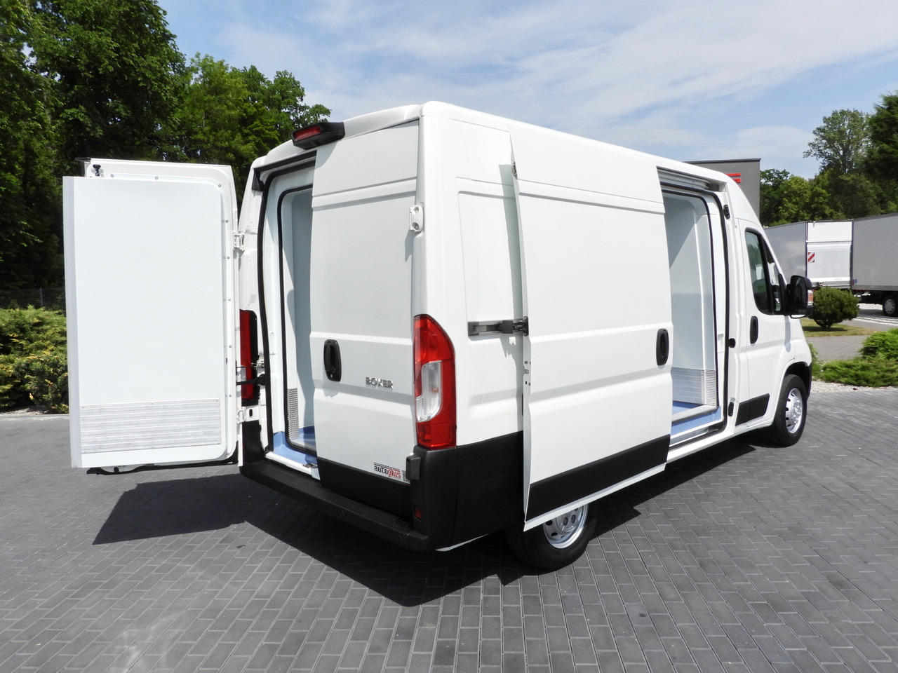 PEUGEOT BOXER REFRIGERATOR VAN -10*C CRUISE CONTROL AIR CONDITIONING 130HP - Chladiarenská dodávka: obrázok 3 PEUGEOT BOXER REFRIGERATOR VAN -10*C CRUISE CONTROL AIR CONDITIONING 130HP - Chladiarenská dodávka: obrázok 3