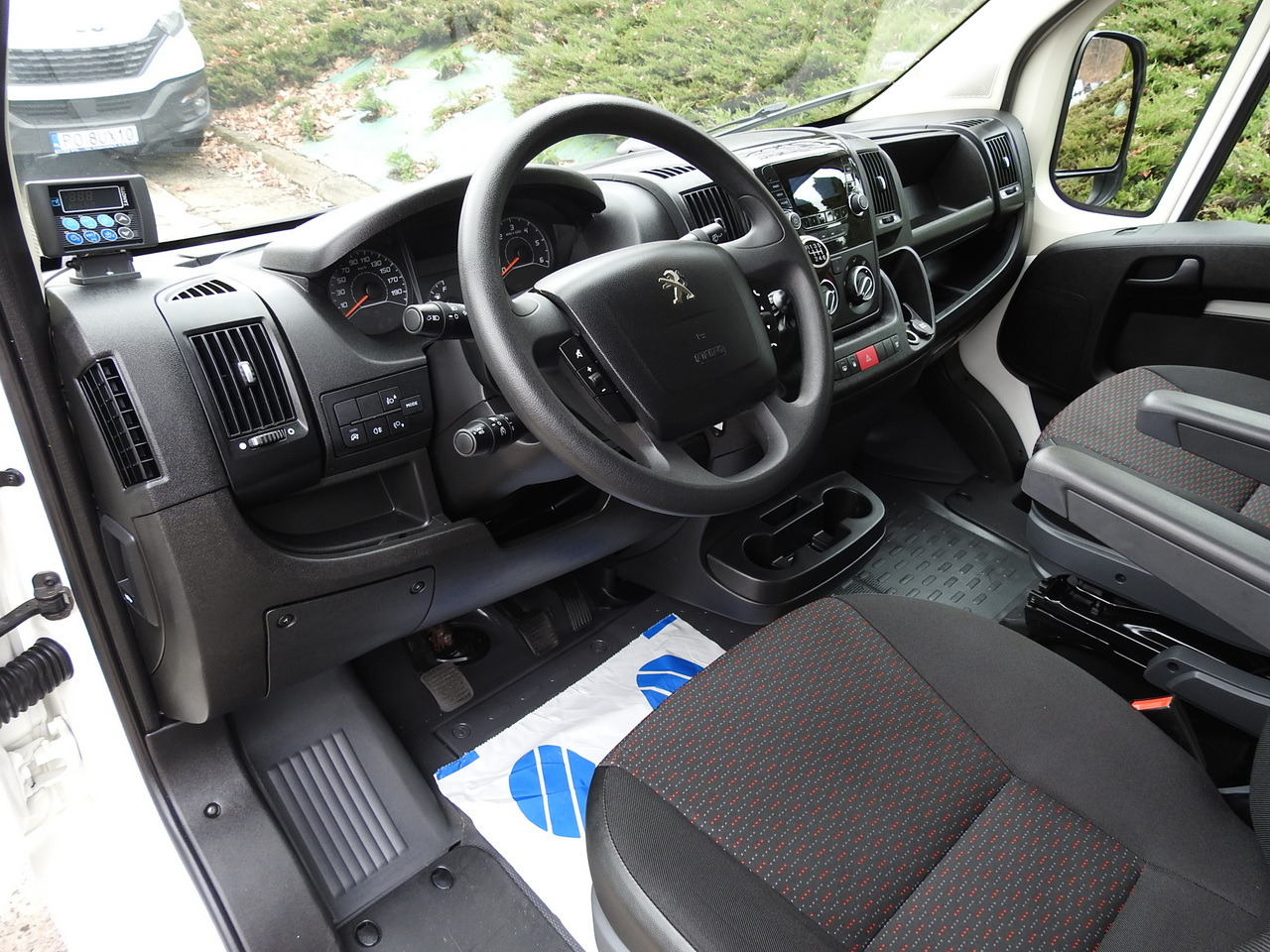 PEUGEOT BOXER REFRIGERATOR VAN -5*C TWO COMPARTMENTS CRUISE CONTROL AIR CONDITIONING 120HP - Chladiarenská dodávka: obrázok 2 PEUGEOT BOXER REFRIGERATOR VAN -5*C TWO COMPARTMENTS CRUISE CONTROL AIR CONDITIONING 120HP - Chladiarenská dodávka: obrázok 2