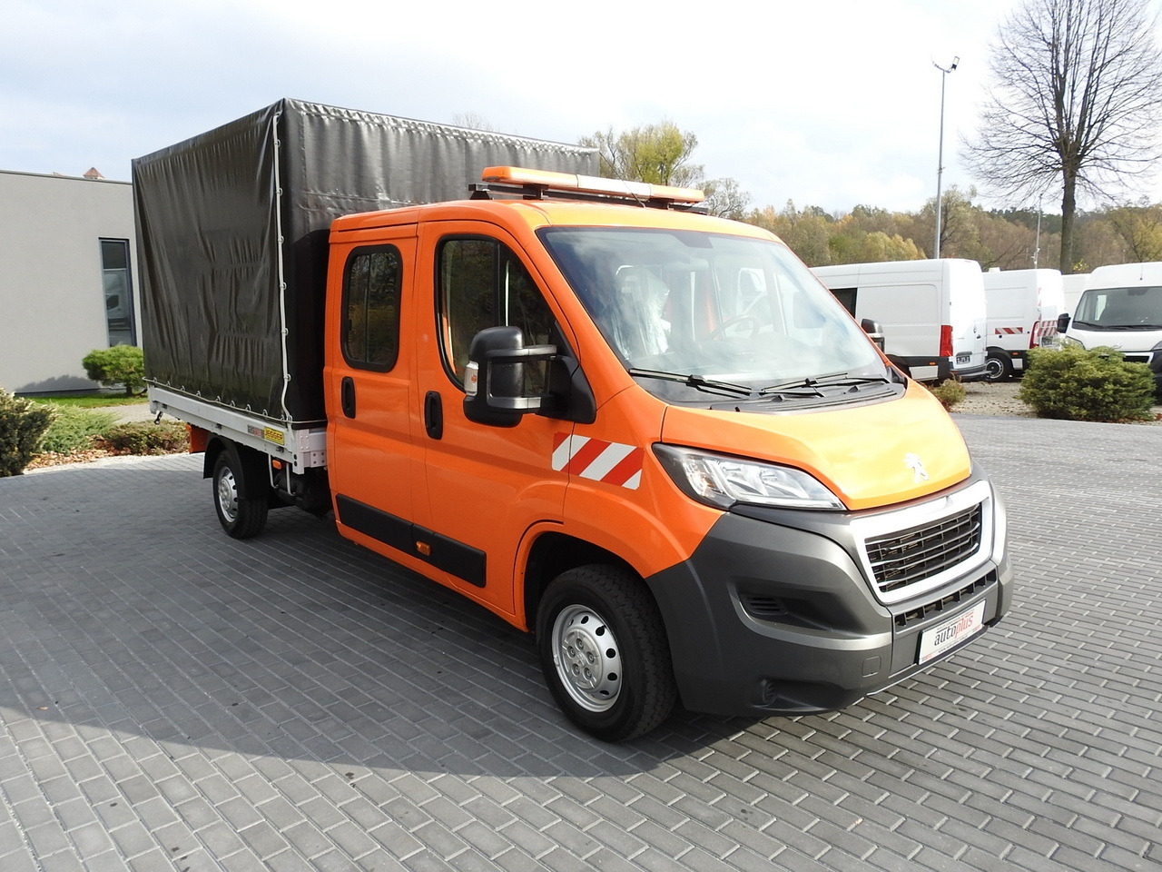 PEUGEOT BOXER STAKE BODY TARPAULIN DOUBLE CABIN DOKA 7 SEATS AIR CONDITIONING PNEUMATICS 140HP - Dodávkа s dvojitou kabínou: obrázok 4 PEUGEOT BOXER STAKE BODY TARPAULIN DOUBLE CABIN DOKA 7 SEATS AIR CONDITIONING PNEUMATICS 140HP - Dodávkа s dvojitou kabínou: obrázok 4